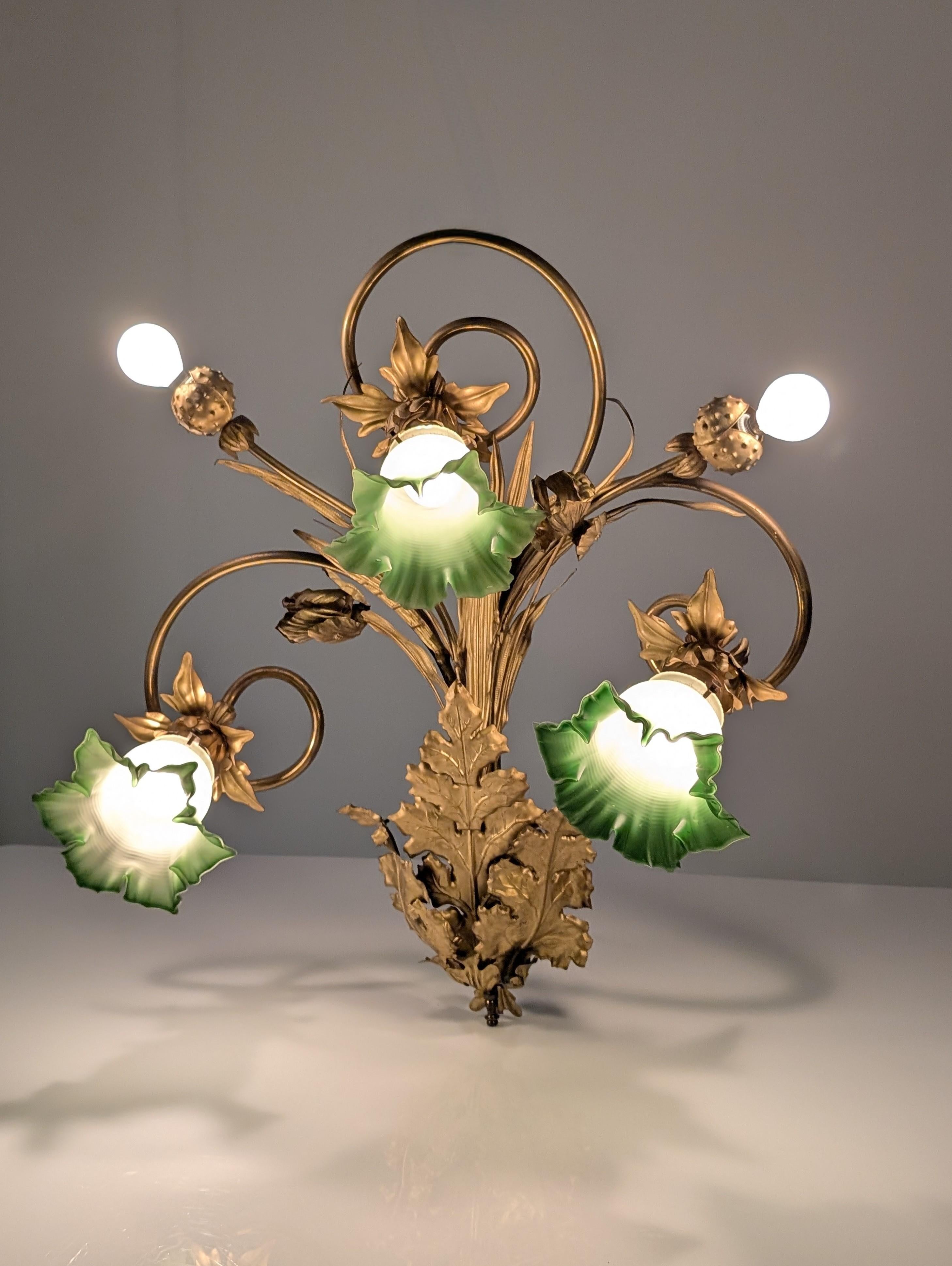 Art Nouveau Chestnut Leaf and Green Glass Sconce, 1900s For Sale 4