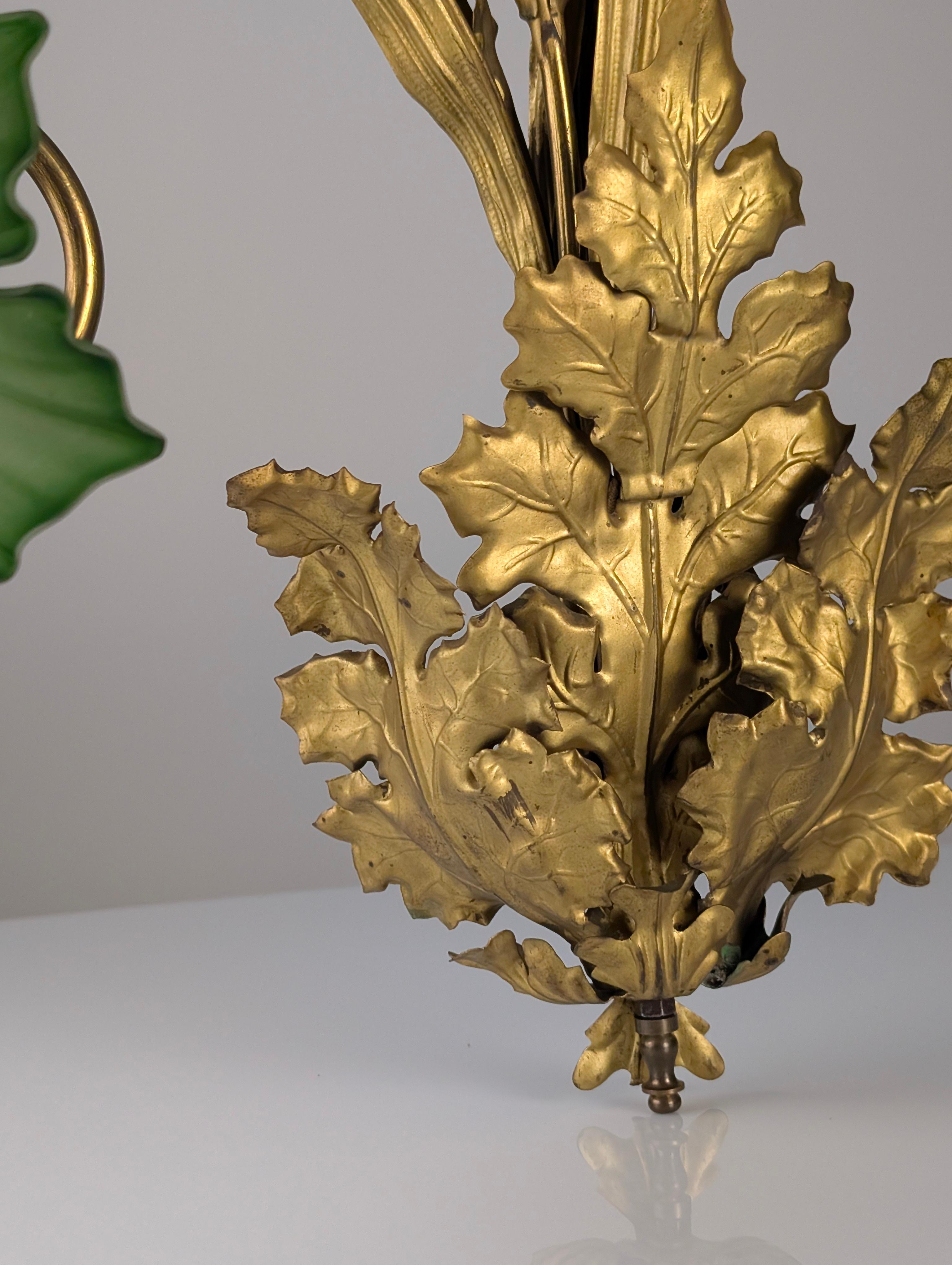 Art Nouveau Chestnut Leaf and Green Glass Sconce, 1900s For Sale 5