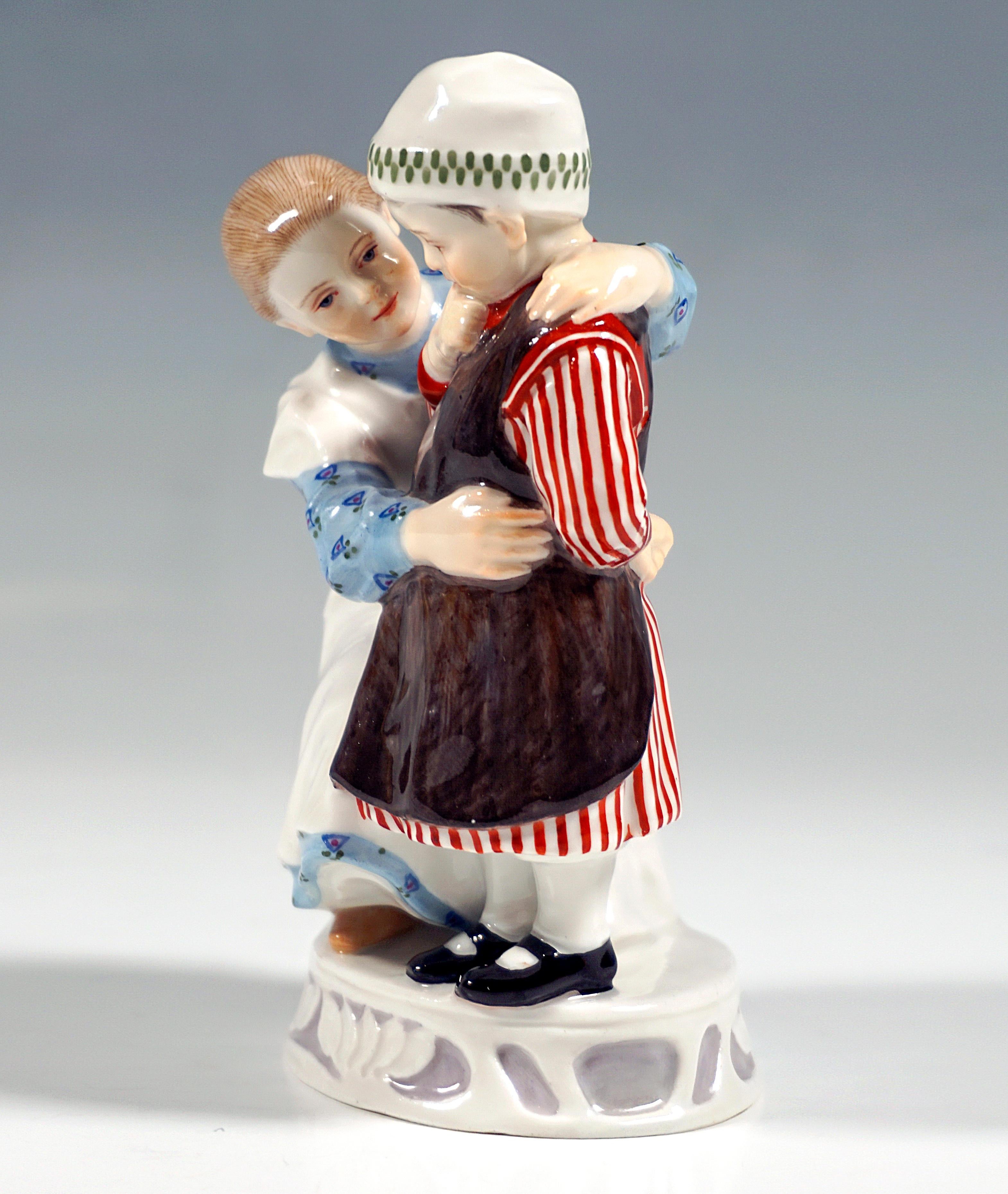 Art Nouveau Children Group Girl With Child A. Koenig, Meissen Germany, c 1905 In Good Condition For Sale In Vienna, AT