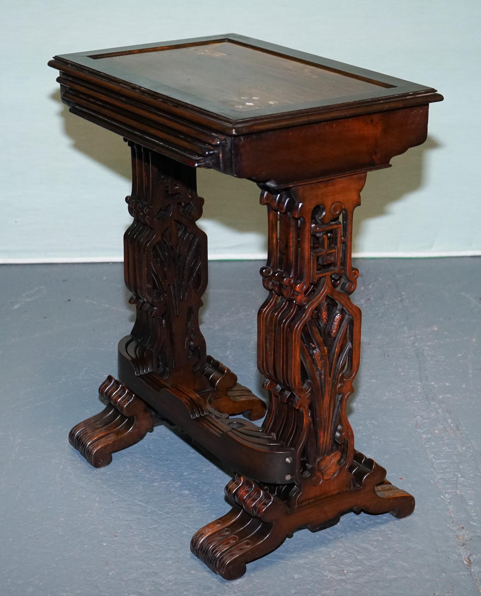 ART NOUVEAU CHINESE EXPORT NESTiNG TABLES PIERCED FRETWORK BONE & ABALONE C 1900 In Good Condition For Sale In Pulborough, GB