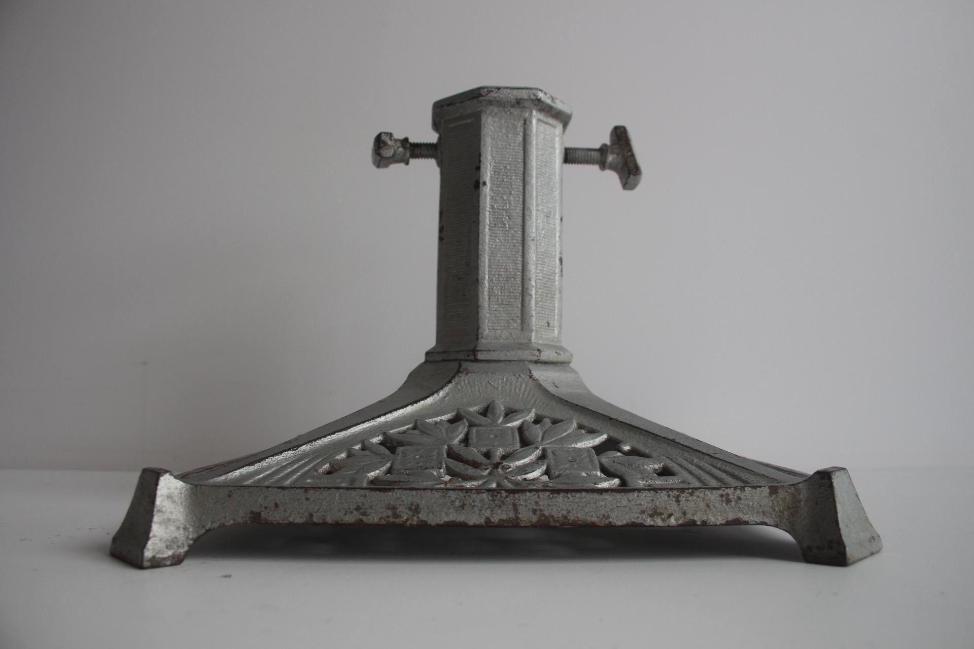 Soporte Art Nouveau para árbol de Navidad, años 1910. Checo en venta