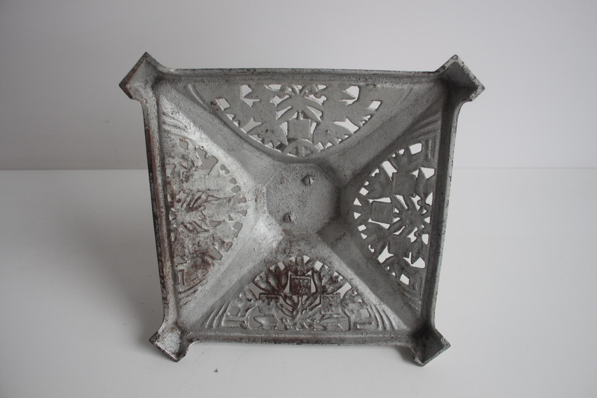 Soporte Art Nouveau para árbol de Navidad, años 1910. en venta 2