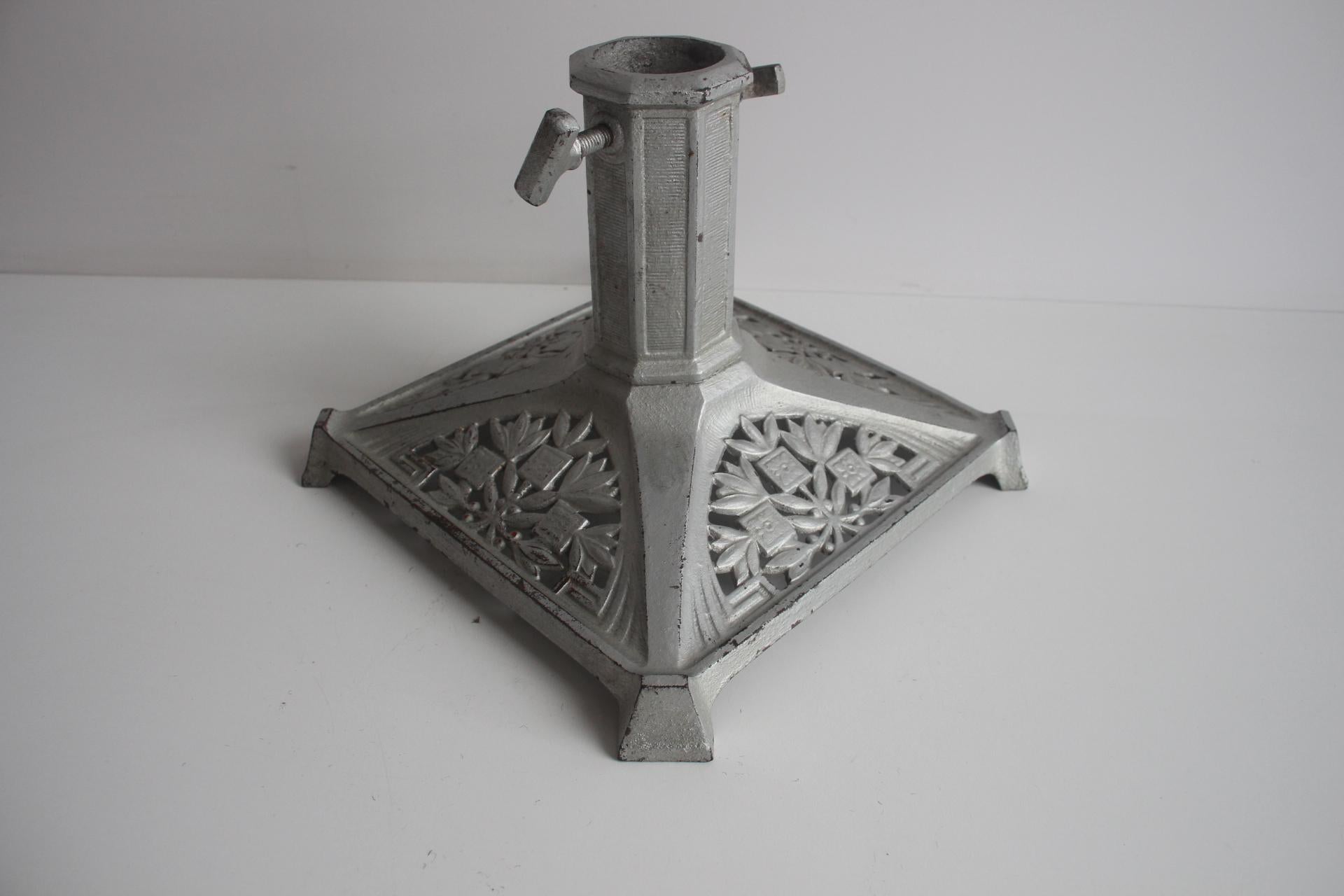 Soporte Art Nouveau para árbol de Navidad, años 1910. en venta 3