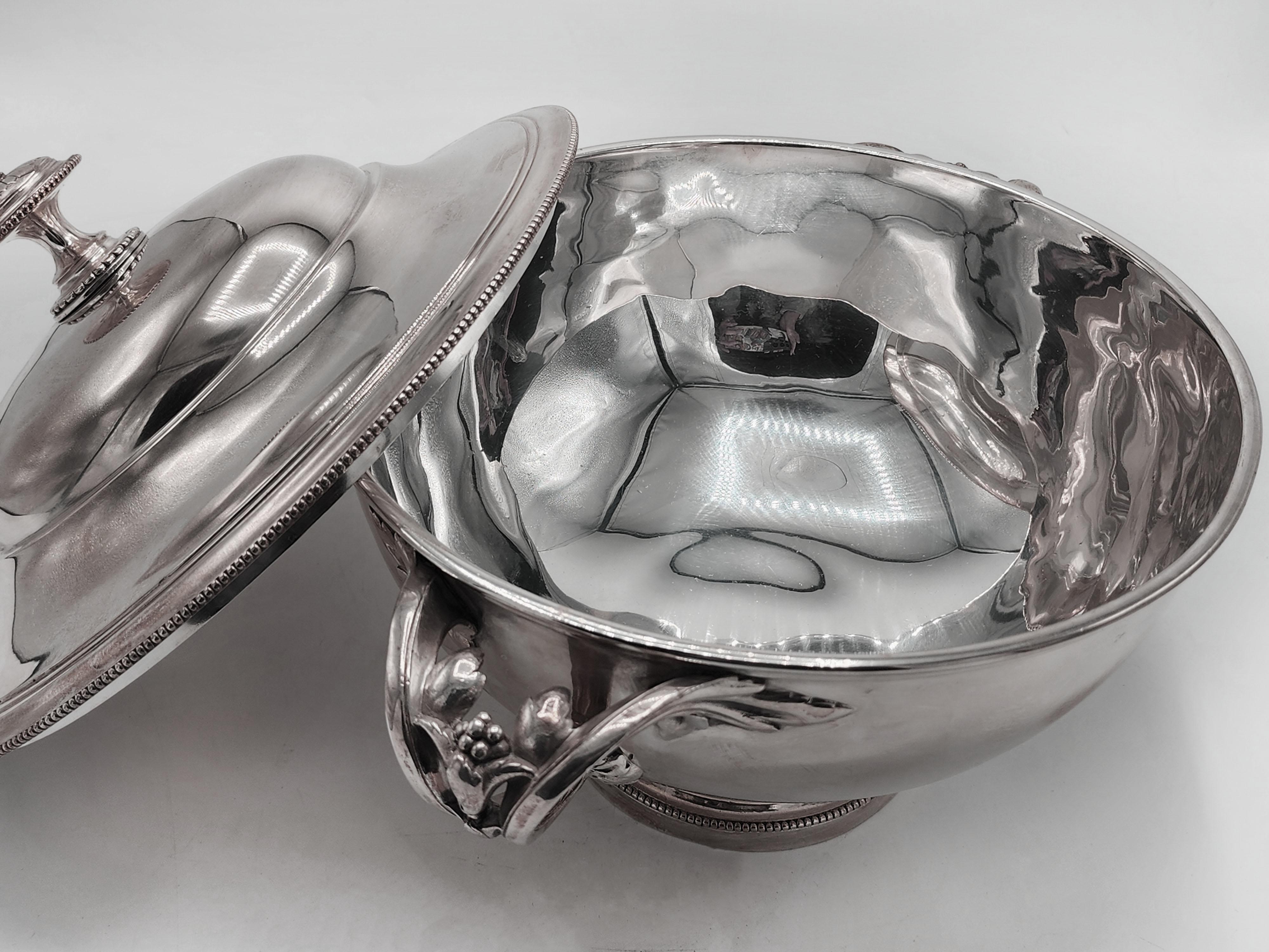 Sopera Art Nouveau Christofle de metal plateado en Bueno estado para la venta en Autonomous City Buenos Aires, CABA