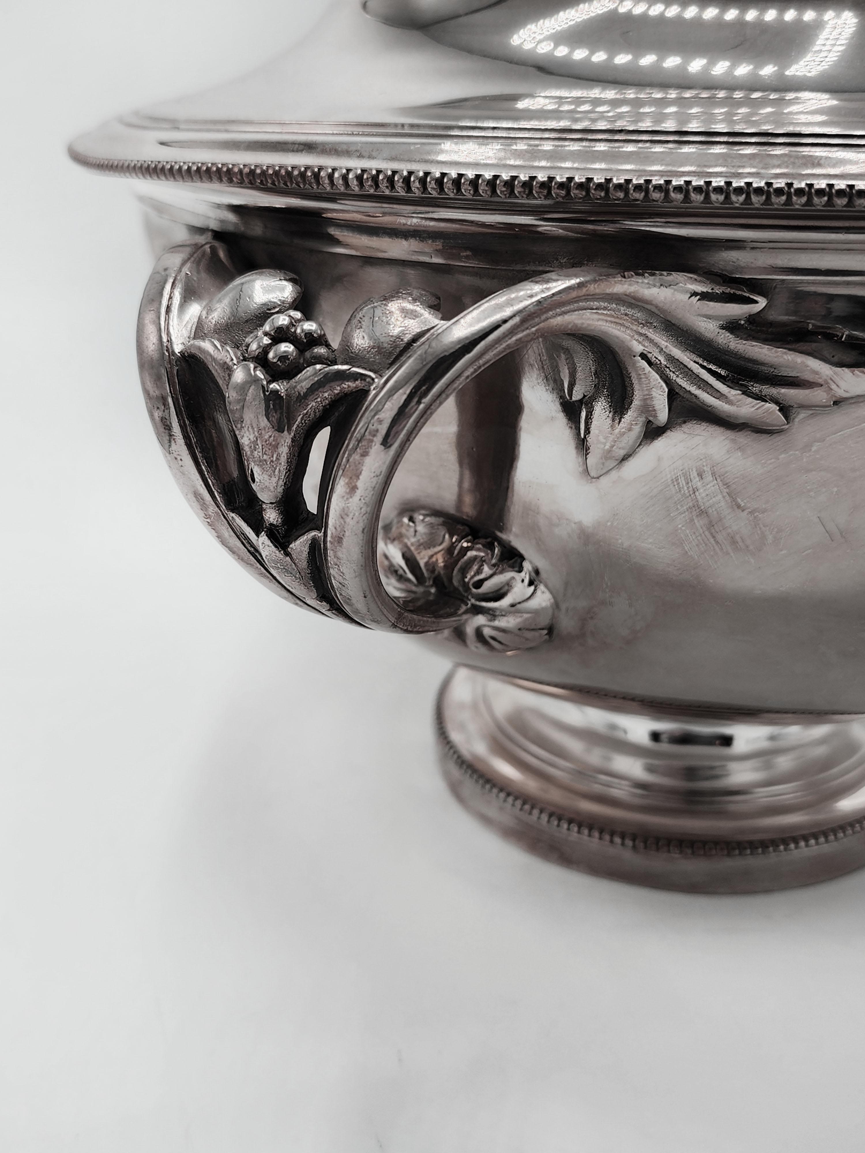 Sopera Art Nouveau Christofle de metal plateado siglo XX en venta