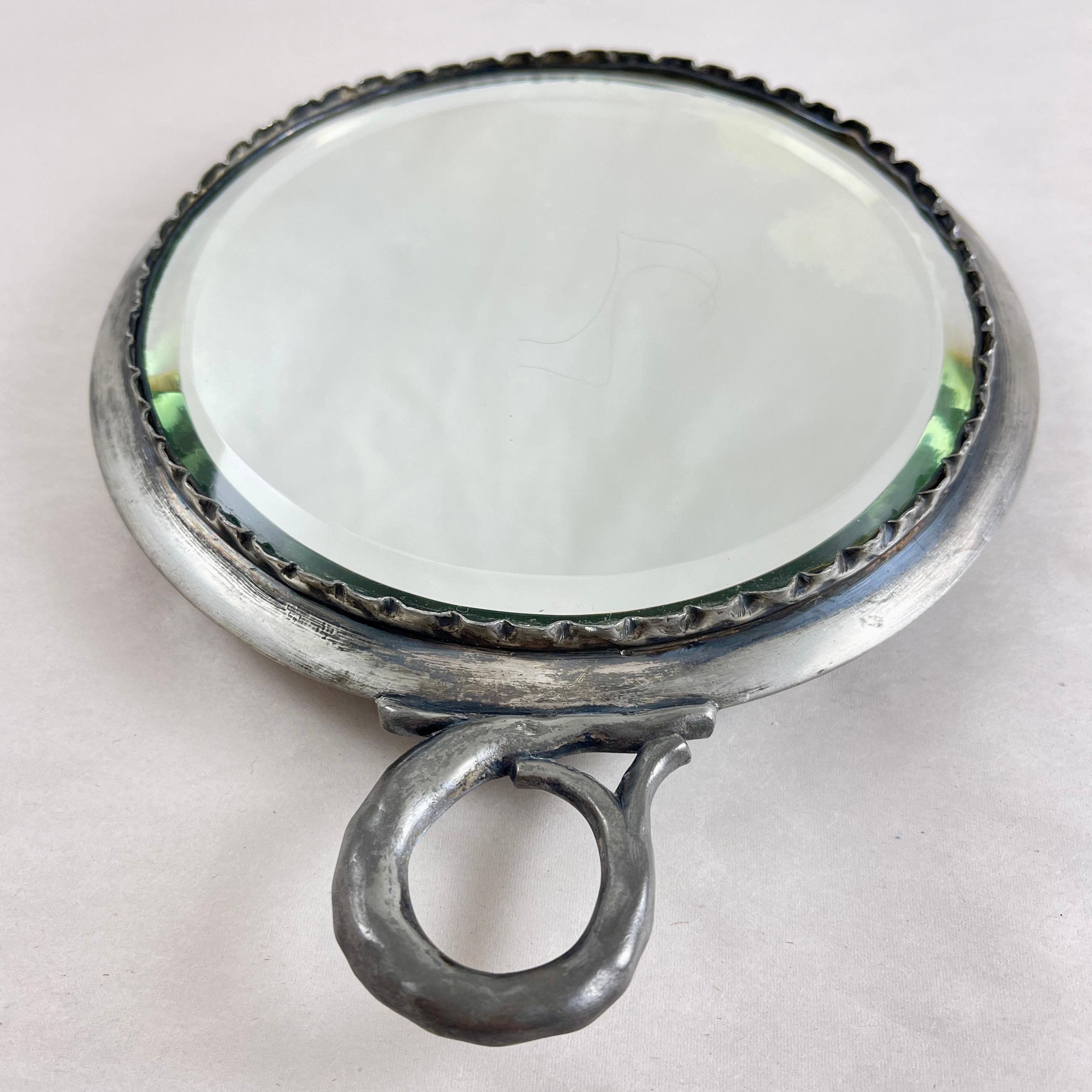 Miroir à main en étain français Art Nouveau Chrysanthème en vente 2