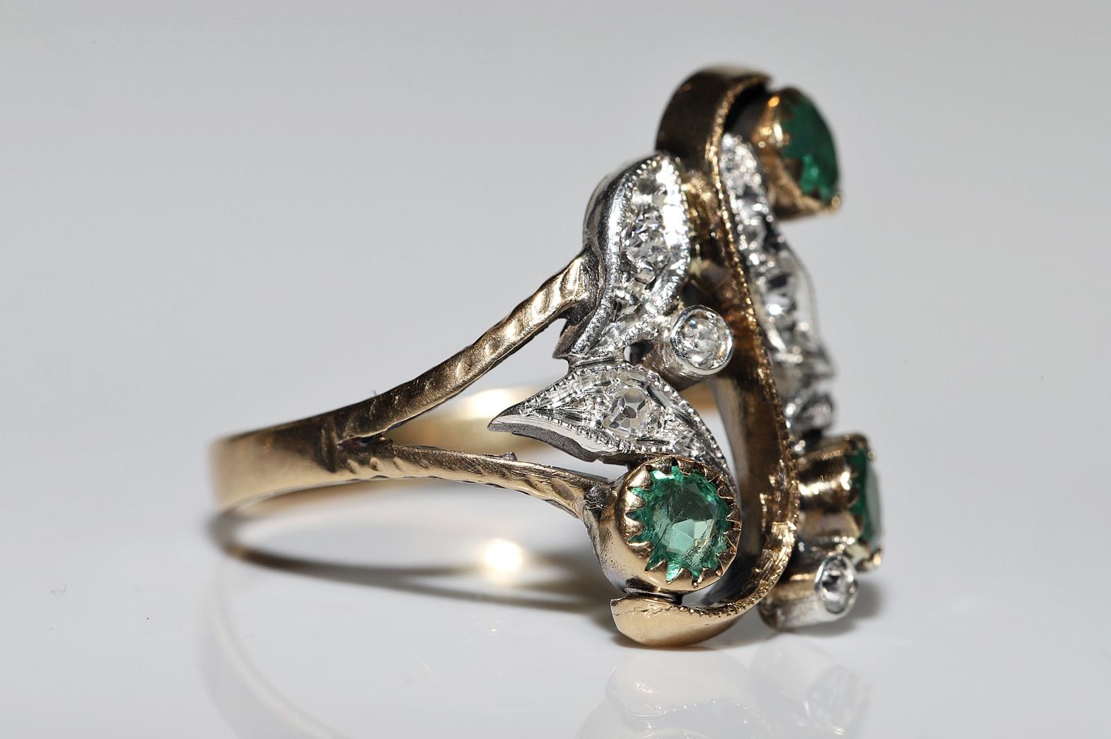 Art Nouveau Circa 1900s 18k Gold Top Silber Natürlicher Diamant und Smaragd Ring im Angebot 4
