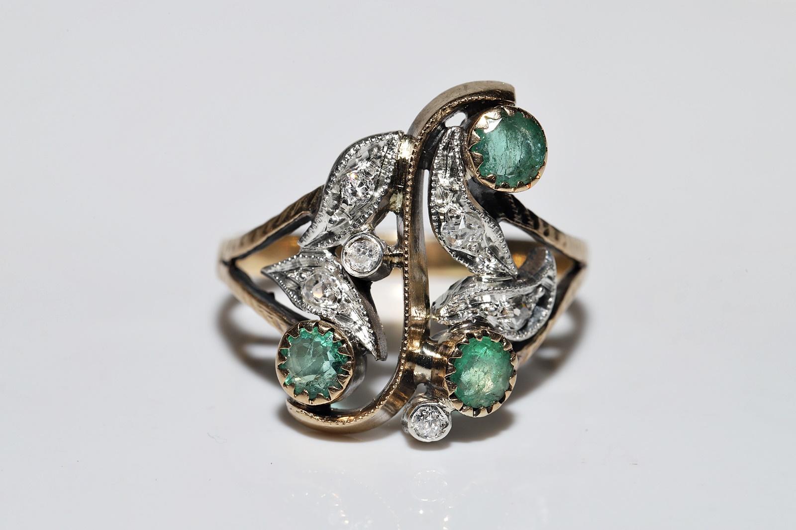 Art Nouveau Circa 1900s 18k Gold Top Silver Natural Diamond And Emerald Ring For Sale 3