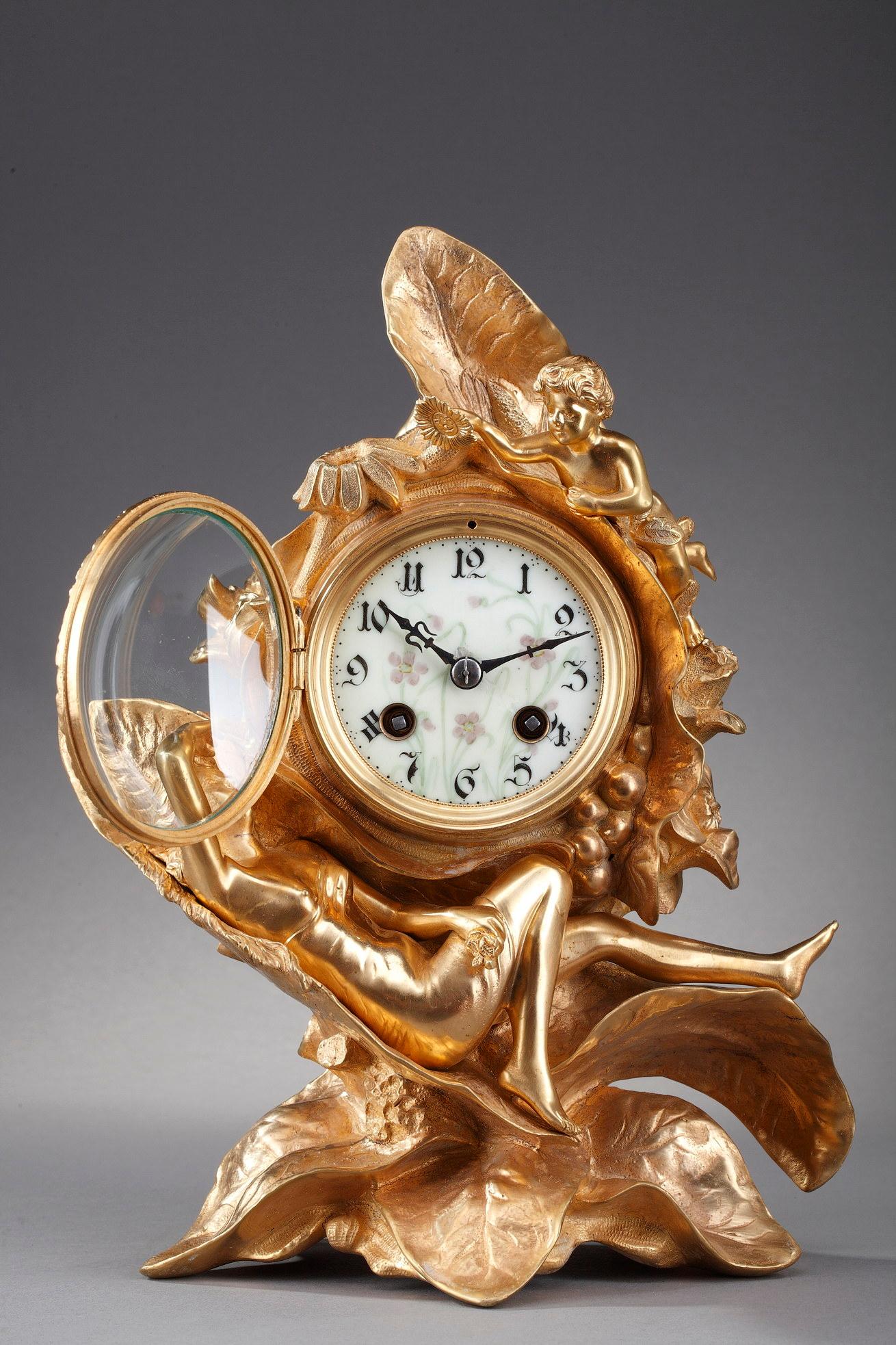 Art Nouveau Clock in Gilt Bronze around 1900 10