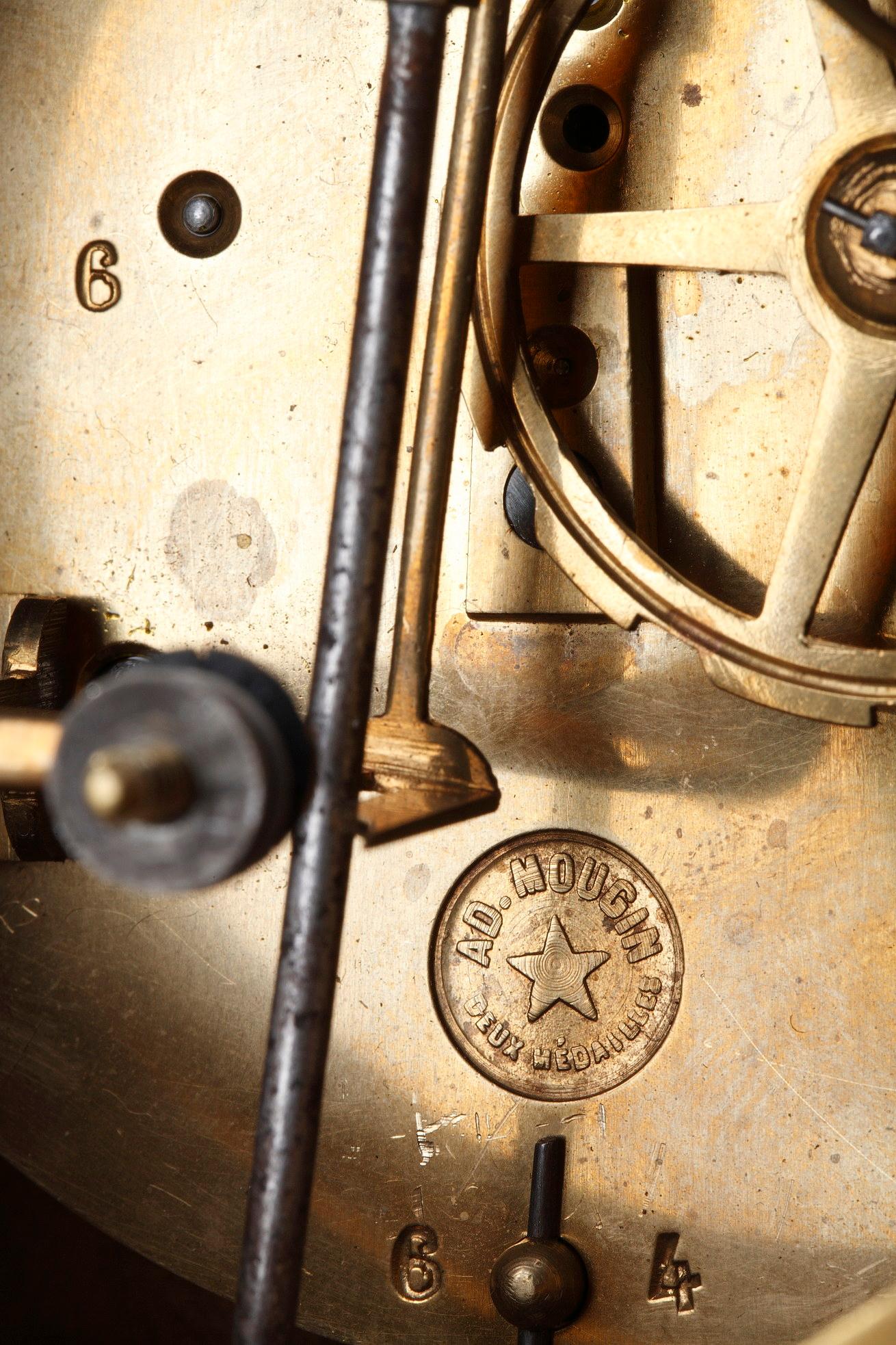 Art Nouveau Clock in Gilt Bronze around 1900 14