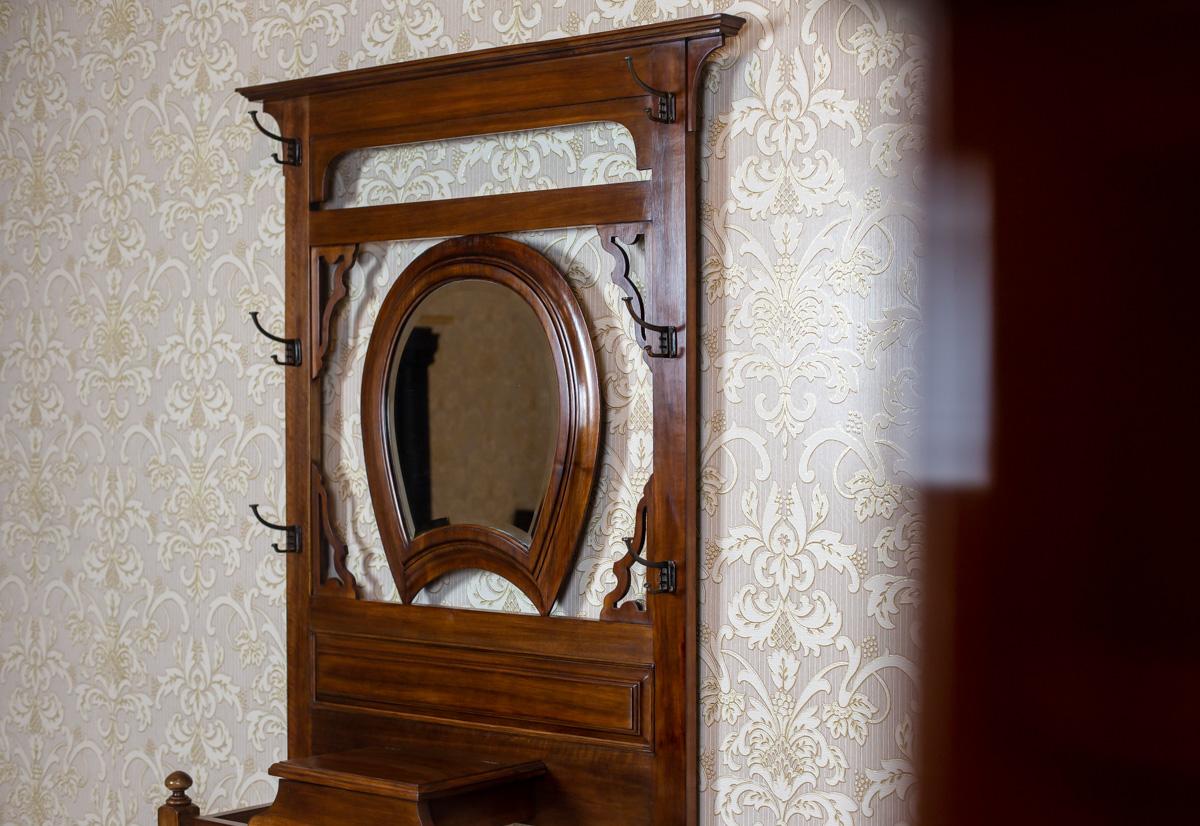 Art Nouveau Closet from the Early 20th Century In Good Condition In Opole, PL