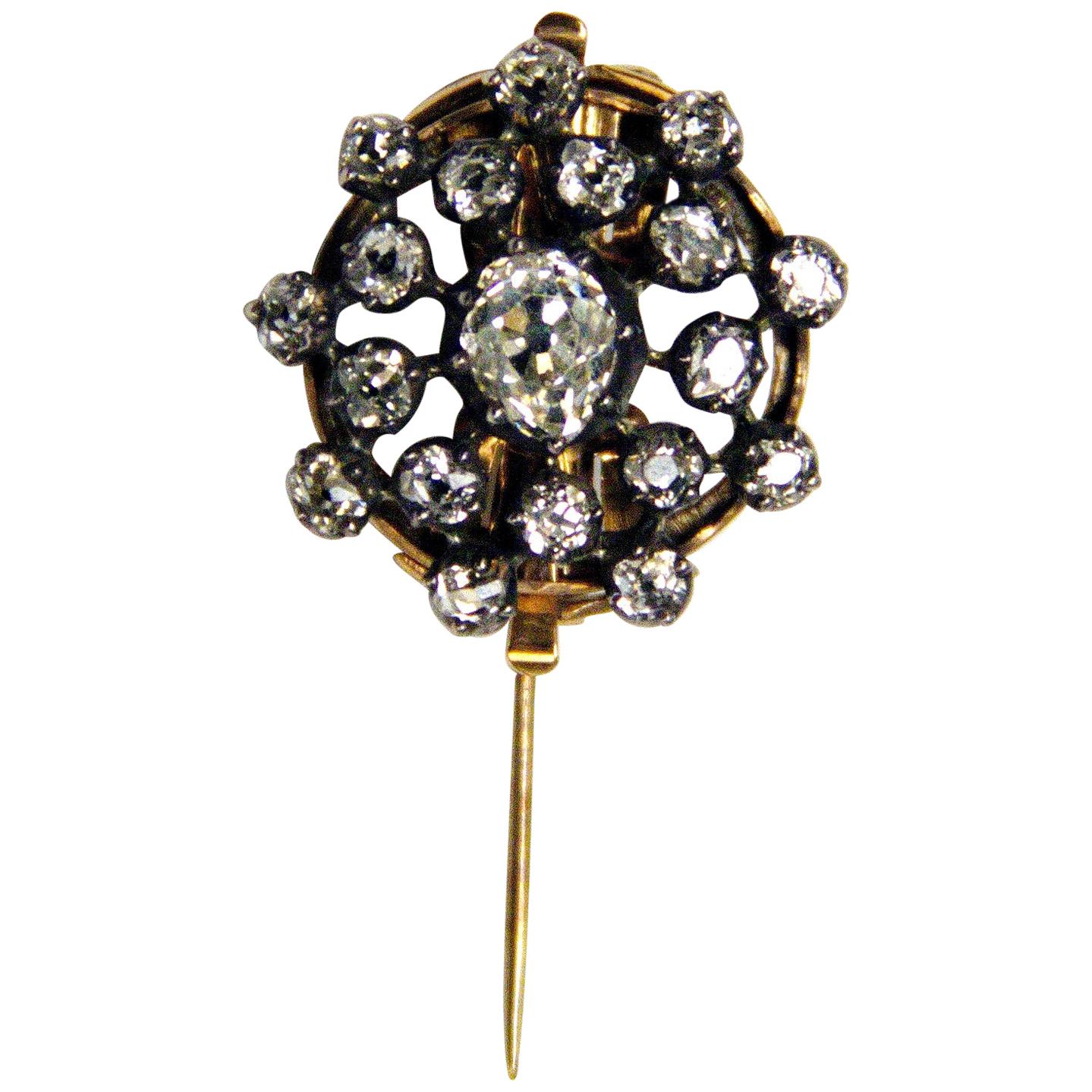Art Nouveau Cluster Brooch Gold 585 Diamonds 2.30 Carat Vienna, 1900