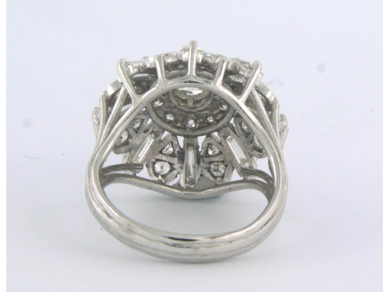 ART Nouveau - Cluster ring set with diamonds platinum  In Good Condition For Sale In The Hague, ZH