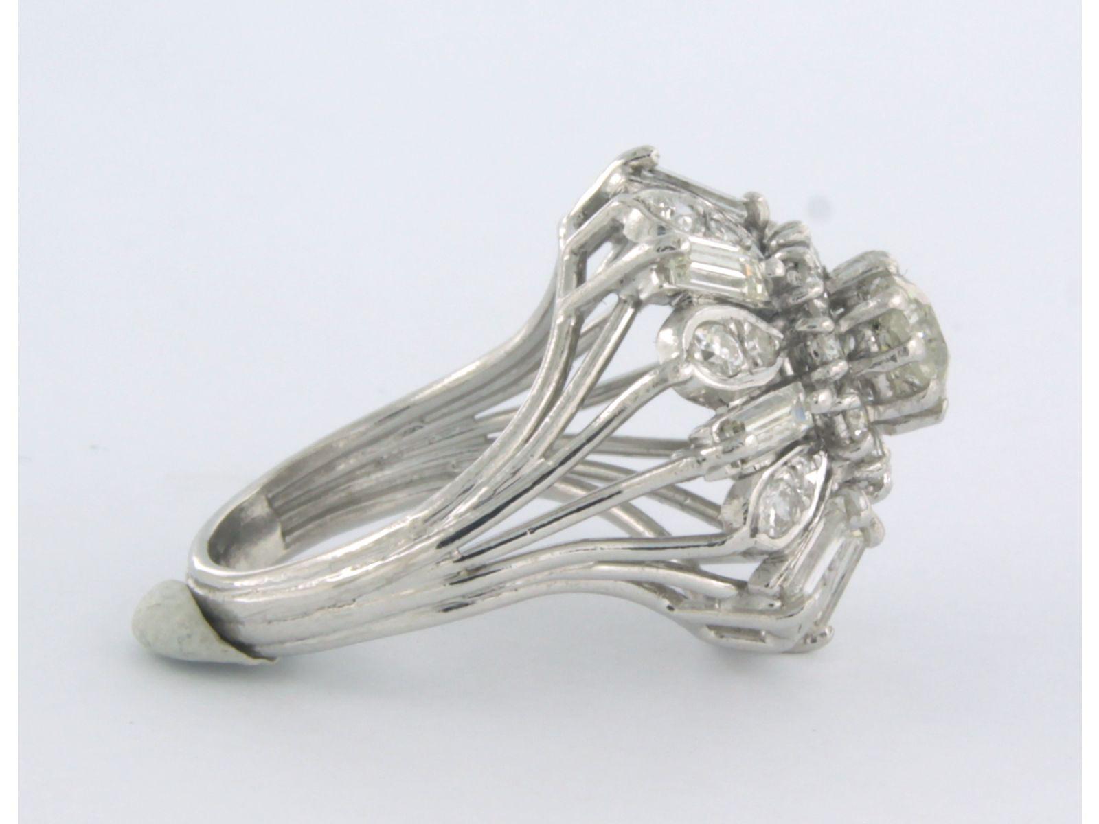 ART Nouveau - Cluster-Ring aus Platin mit Diamanten in Platin gefasst  Damen im Angebot