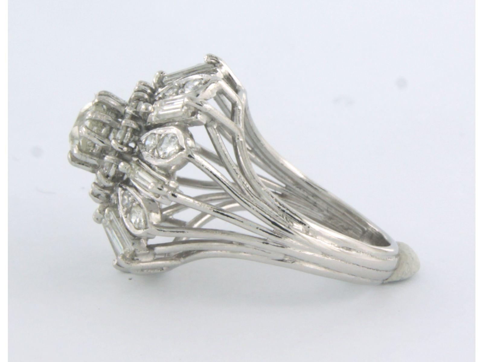 ART Nouveau - Cluster ring set with diamonds platinum  For Sale 1
