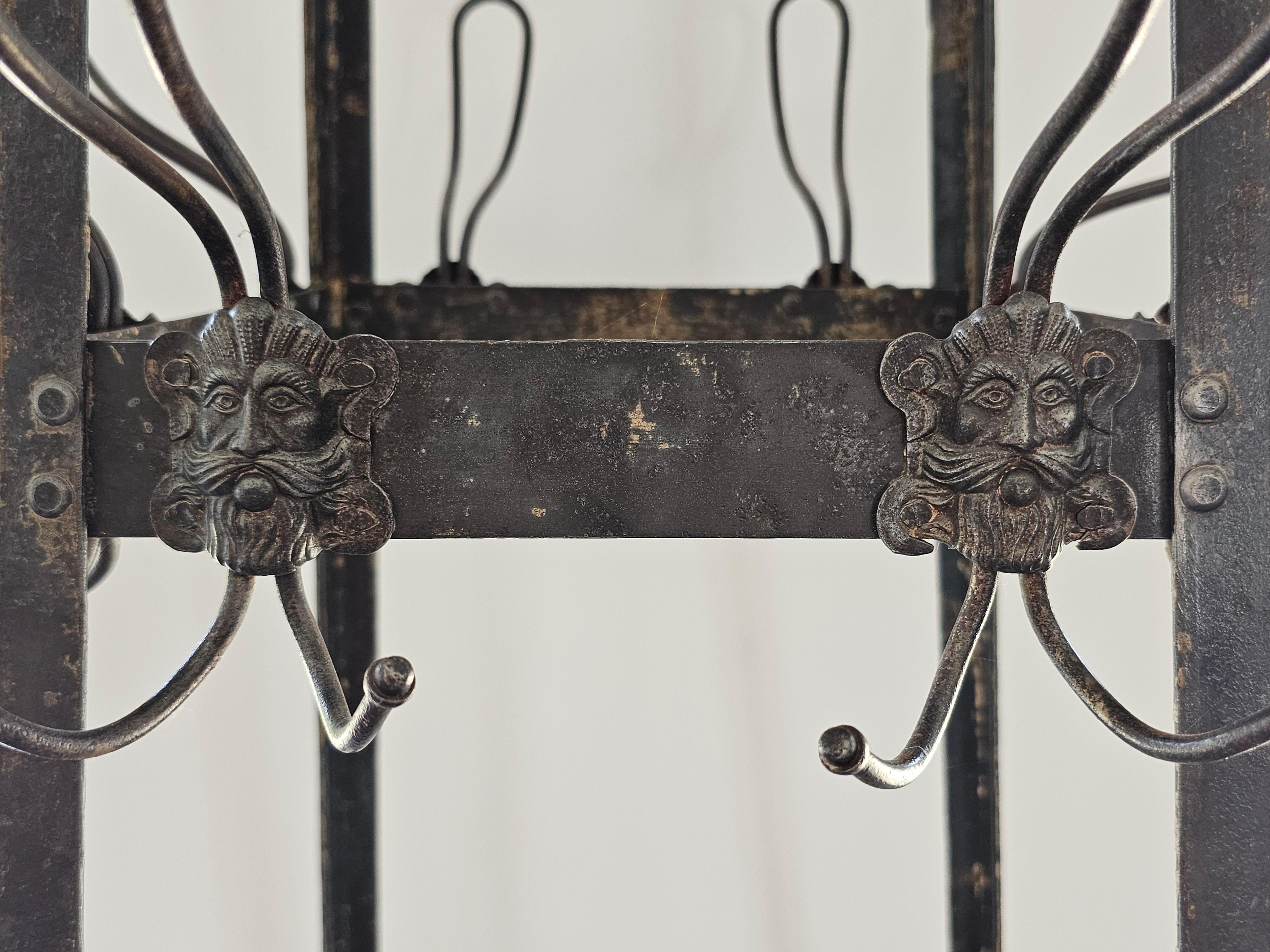 Inizio XX secolo Appendiabiti Art Nouveau in ferro battuto // Francia 1910s in vendita