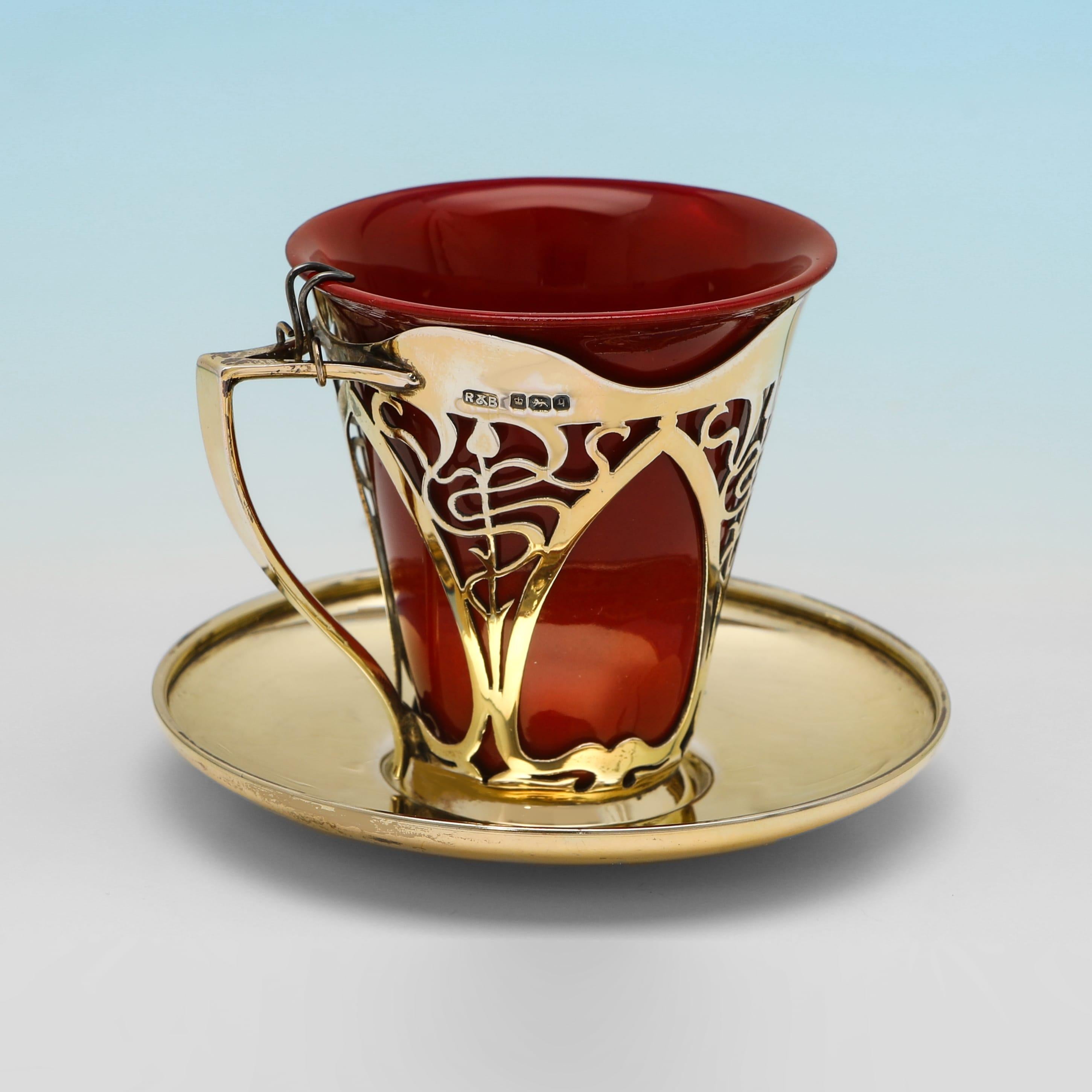 Set di tazze da caffè in stile Art Nouveau di Royal Doulton con portaoggetti in argento del 1908 In condizioni buone in vendita a London, London