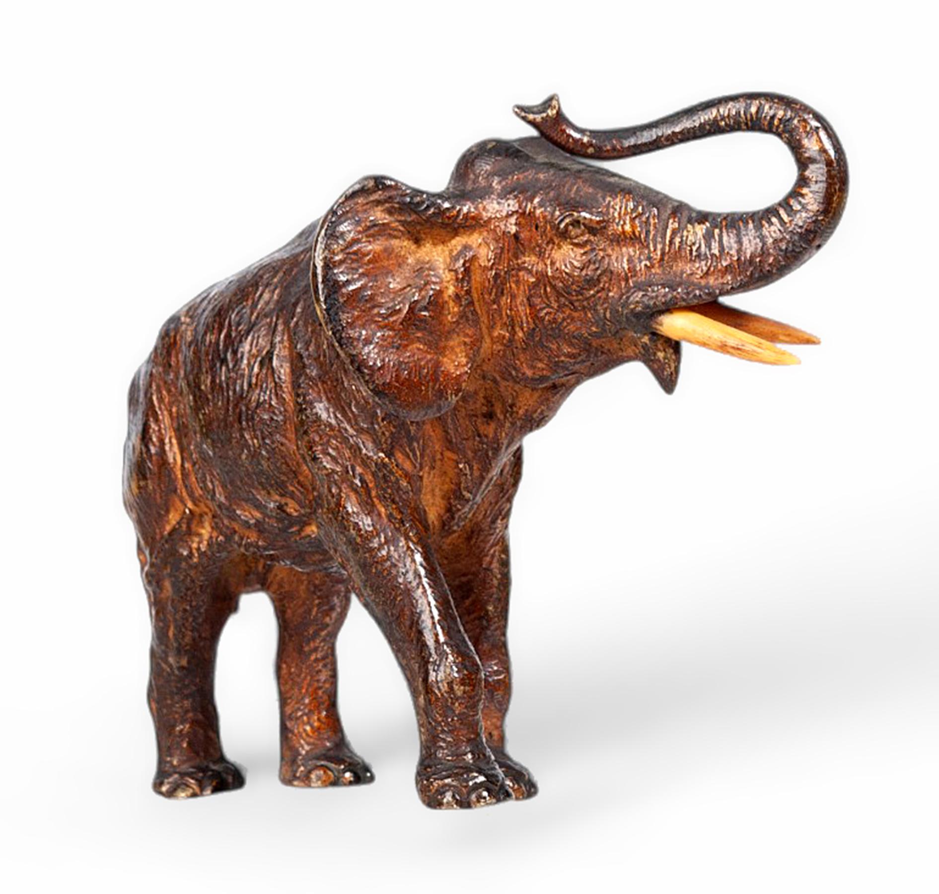 Jugendstil-Elefantenfigur aus kalt bemalter Bronze von Franz Bergmann, Österreich (Geschnitzt) im Angebot