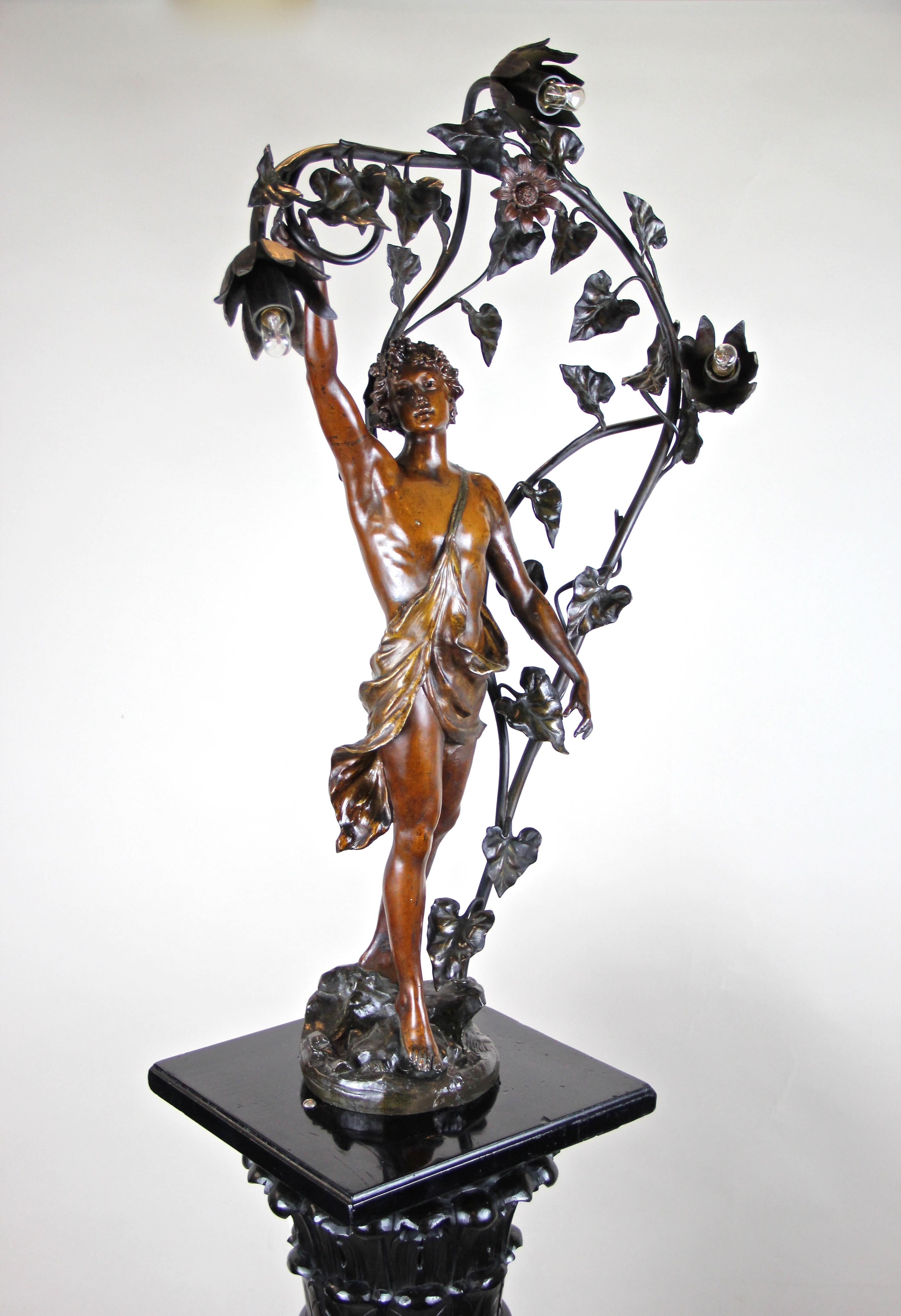 Remarkable Art Nouveau column lamp out of Austria from circa 1900, the renown Art Nouveau era. This early 20th century lamp consists of a beautifully carved ebonized wooden pedestal/ column showing a hand polished shellac finish - the base - and