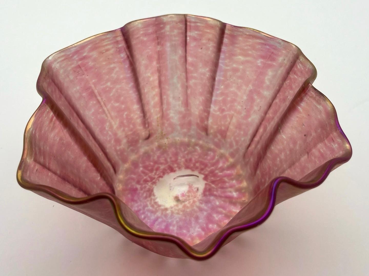 Art Nouveau Cookie Bowl iridescent glass by Pallme Konig & Hagel In Good Condition For Sale In Verviers, BE