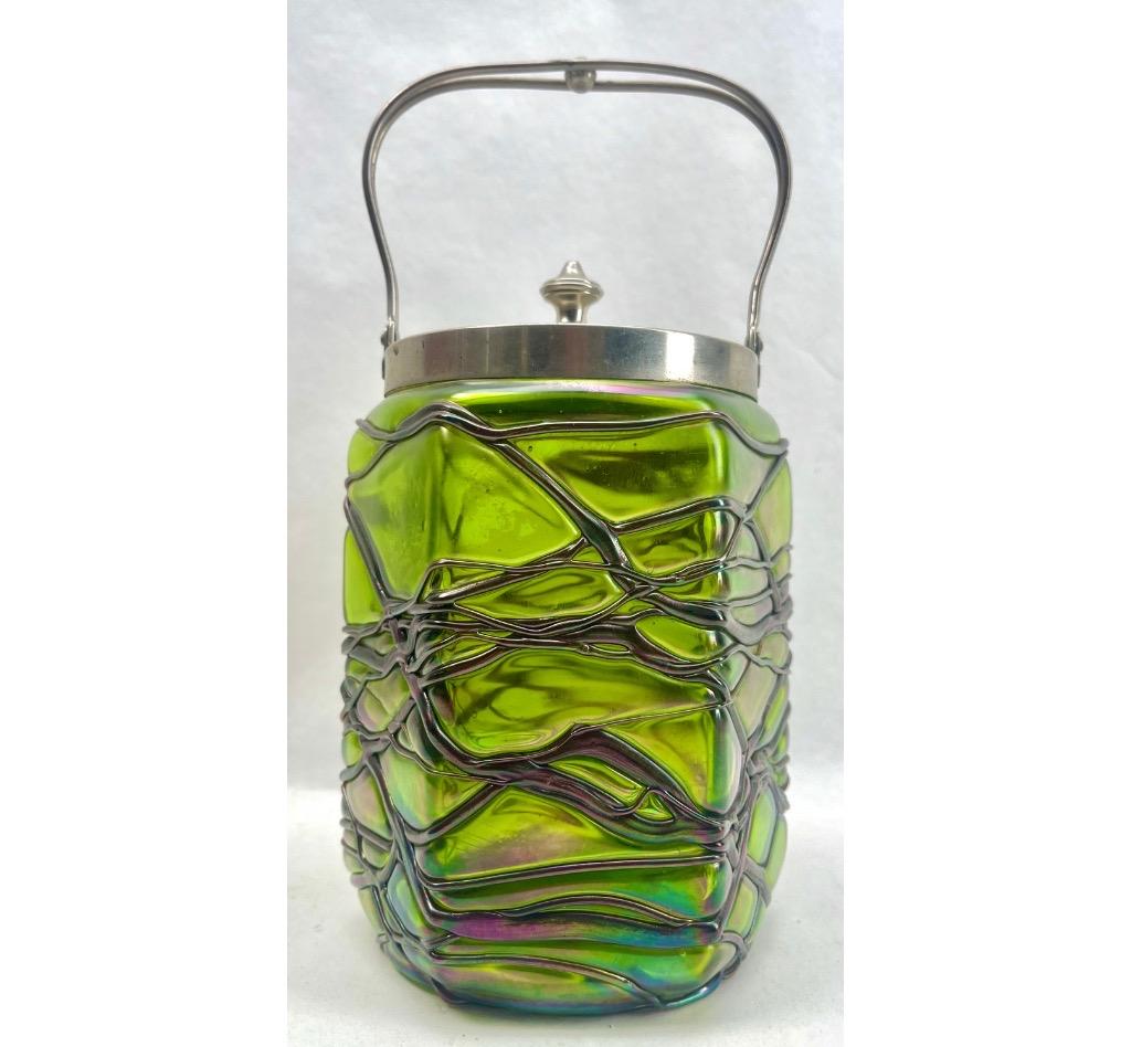 Jugendstil Keksdose aus irisierendem Glas von Loetz' mit Deckel im Angebot 3
