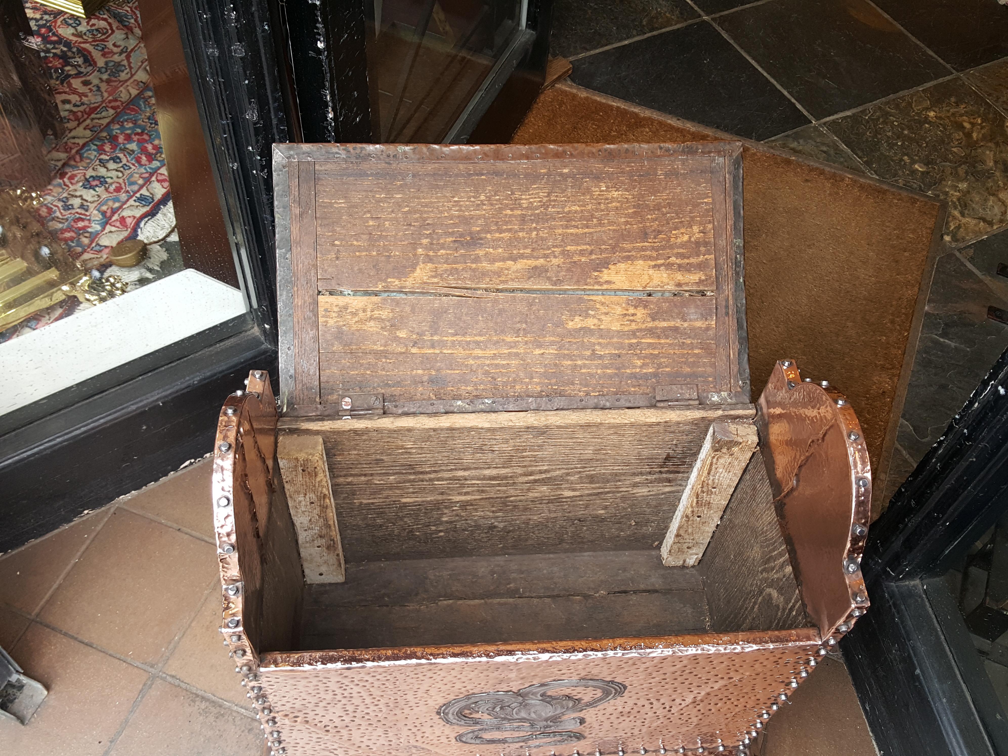 Art Nouveau Copper and Steel Log Box In Fair Condition In Altrincham, Cheshire