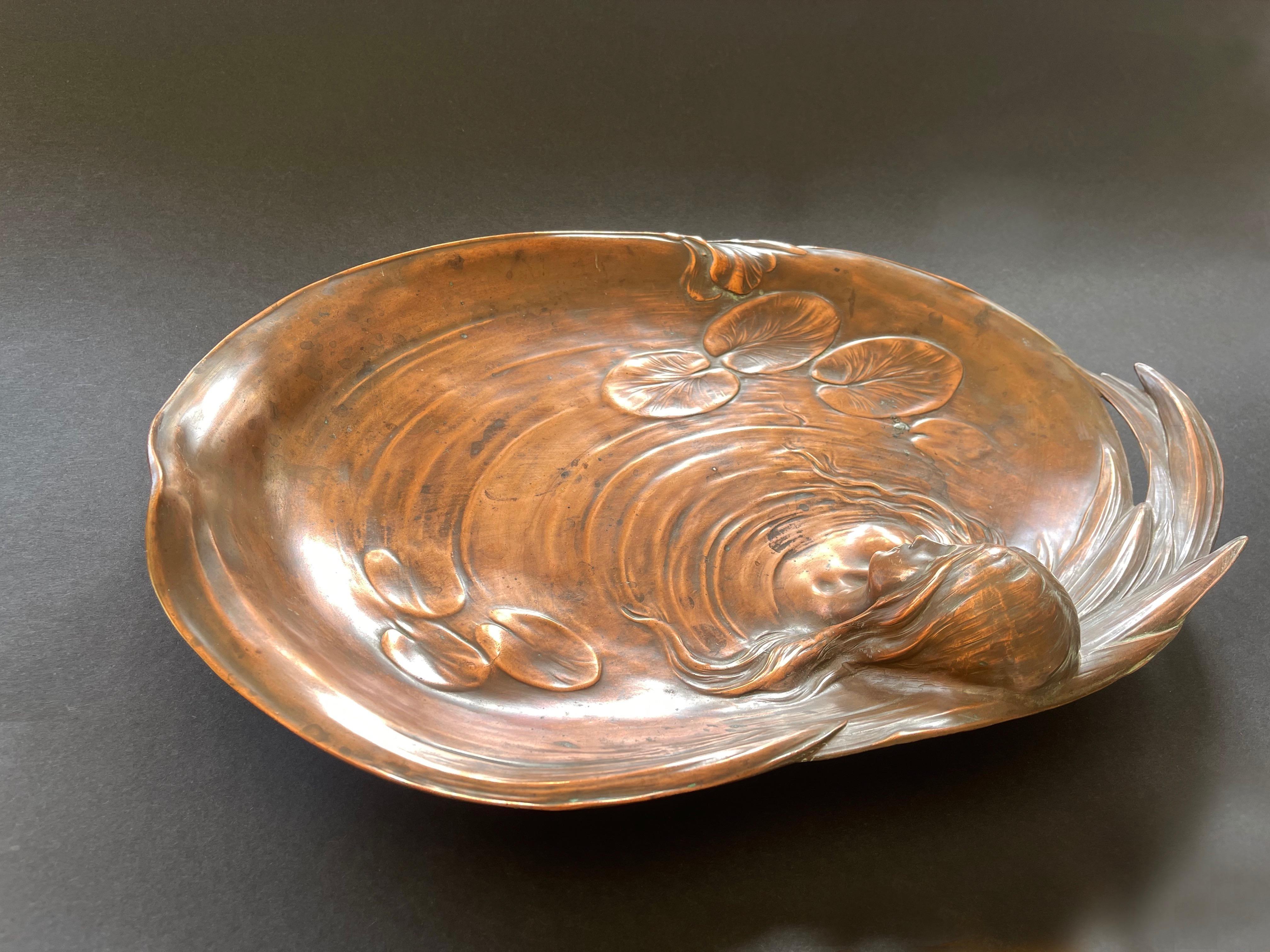 Tedesco Ciotola in rame Art Nouveau, Ninfa nell'acqua, 1910 dopo Maurice Bouval, Germania in vendita