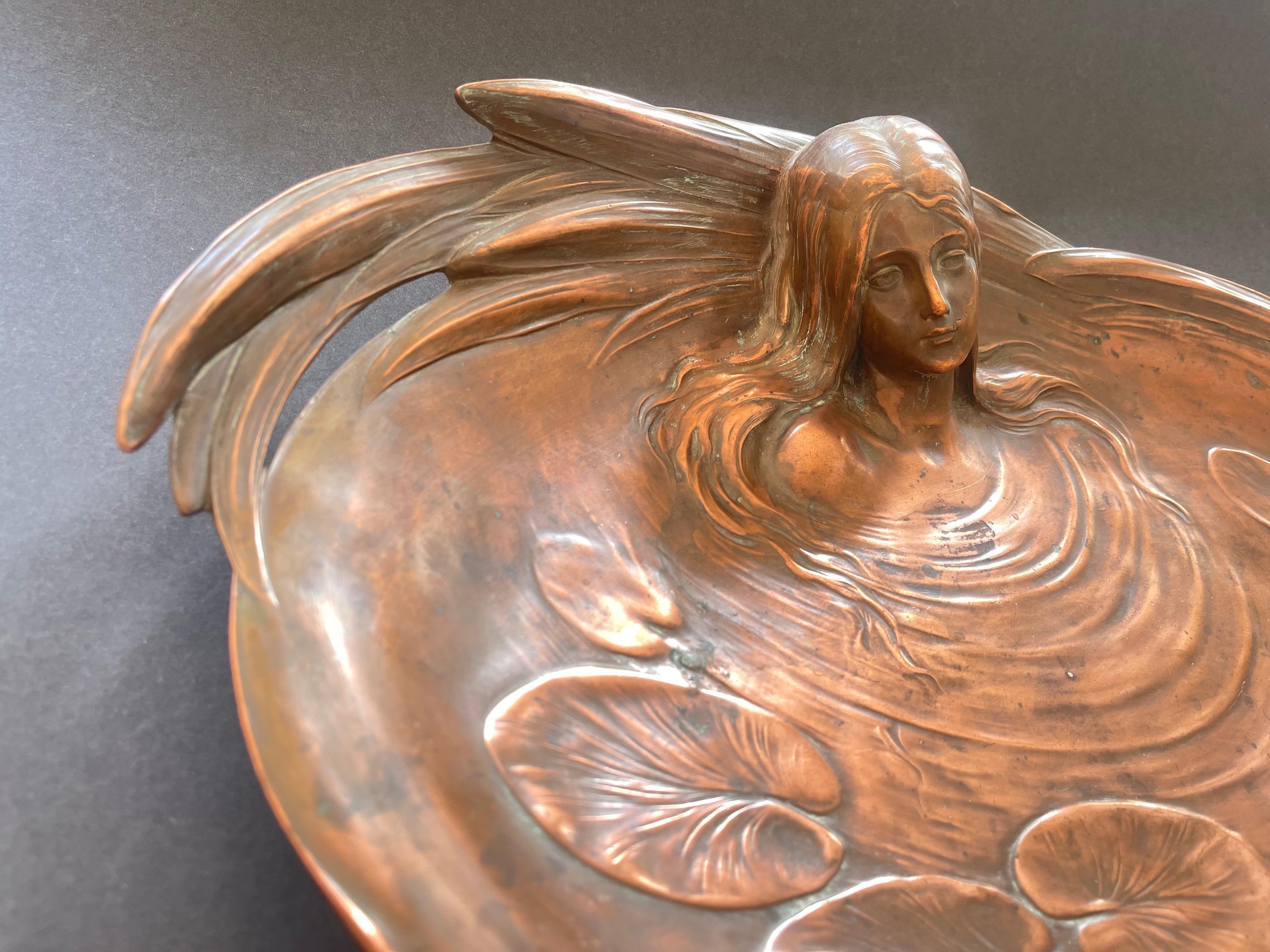 Rame Ciotola in rame Art Nouveau, Ninfa nell'acqua, 1910 dopo Maurice Bouval, Germania in vendita