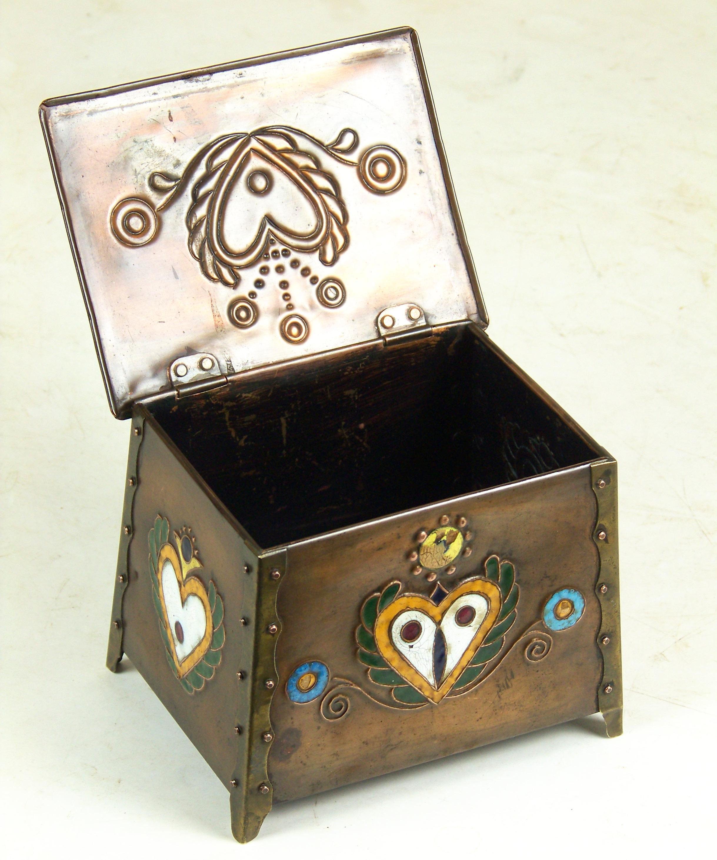 Art Nouveau Copper Box with Enamels In Good Condition In Praha, CZ
