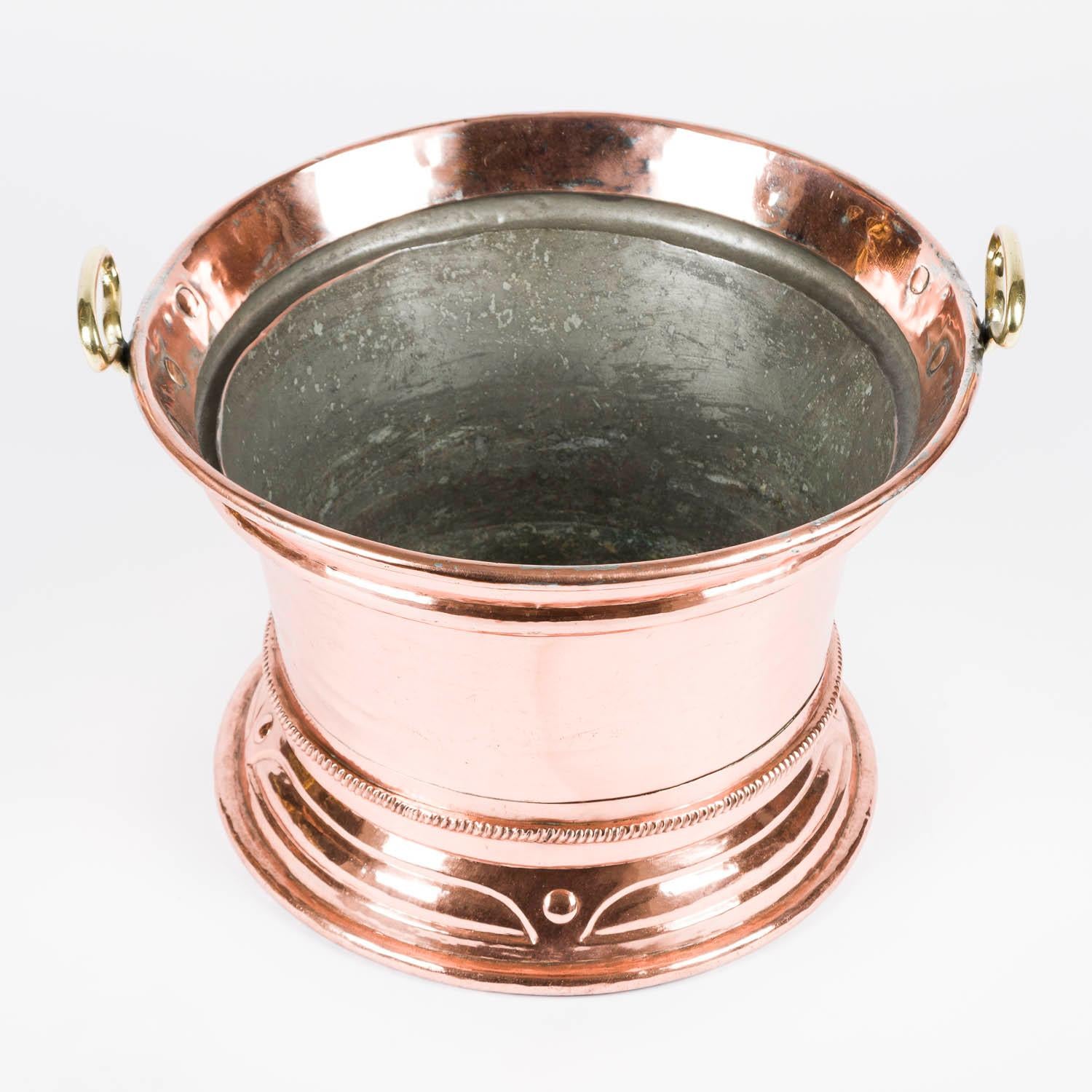 A copper planter with Art Nouveau decoration and brass handles, circa 1900.

With tinned interior.