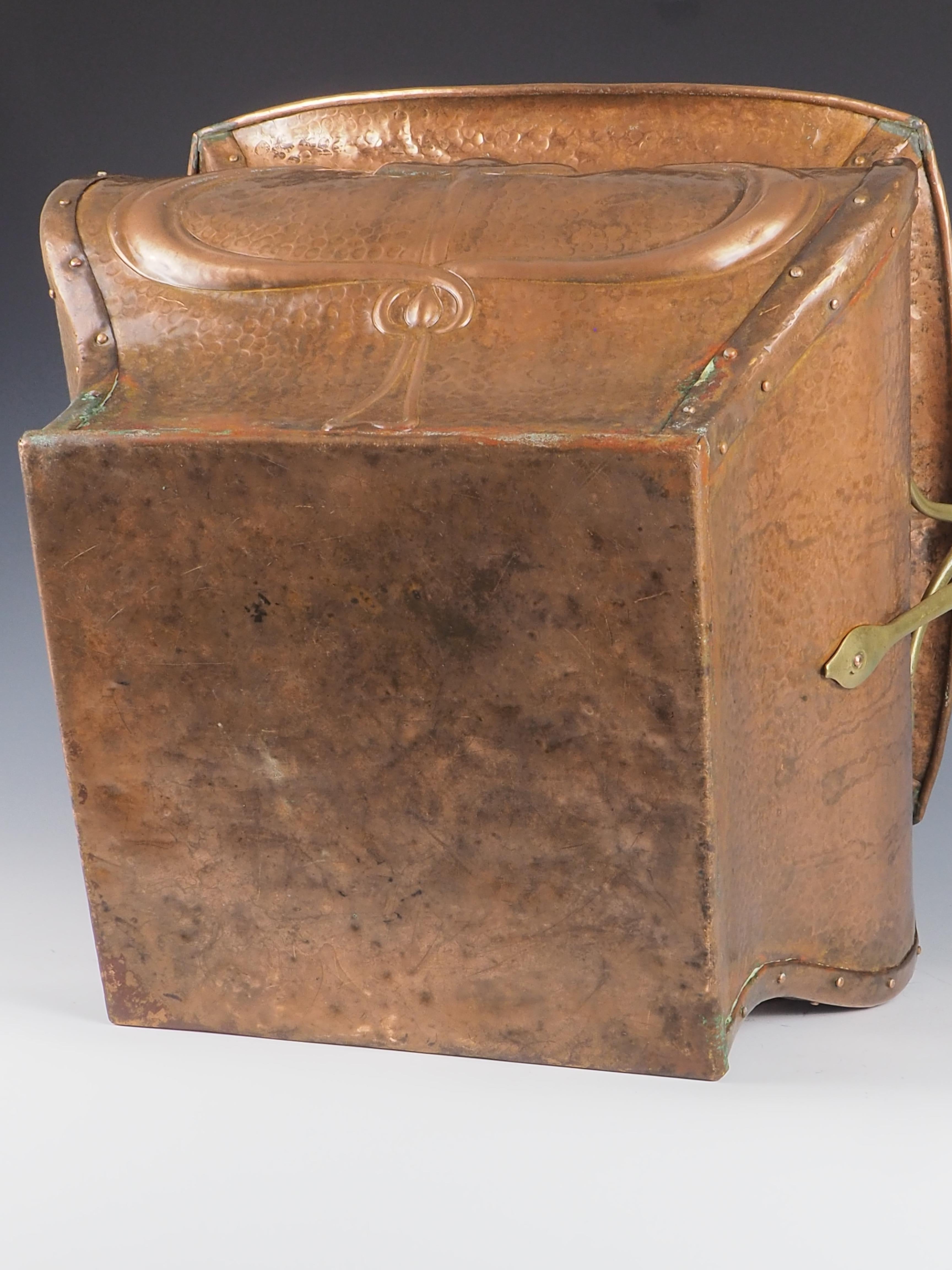 Art Nouveau Copper Planter / Jardinere / Fireside Bucket For Sale 7