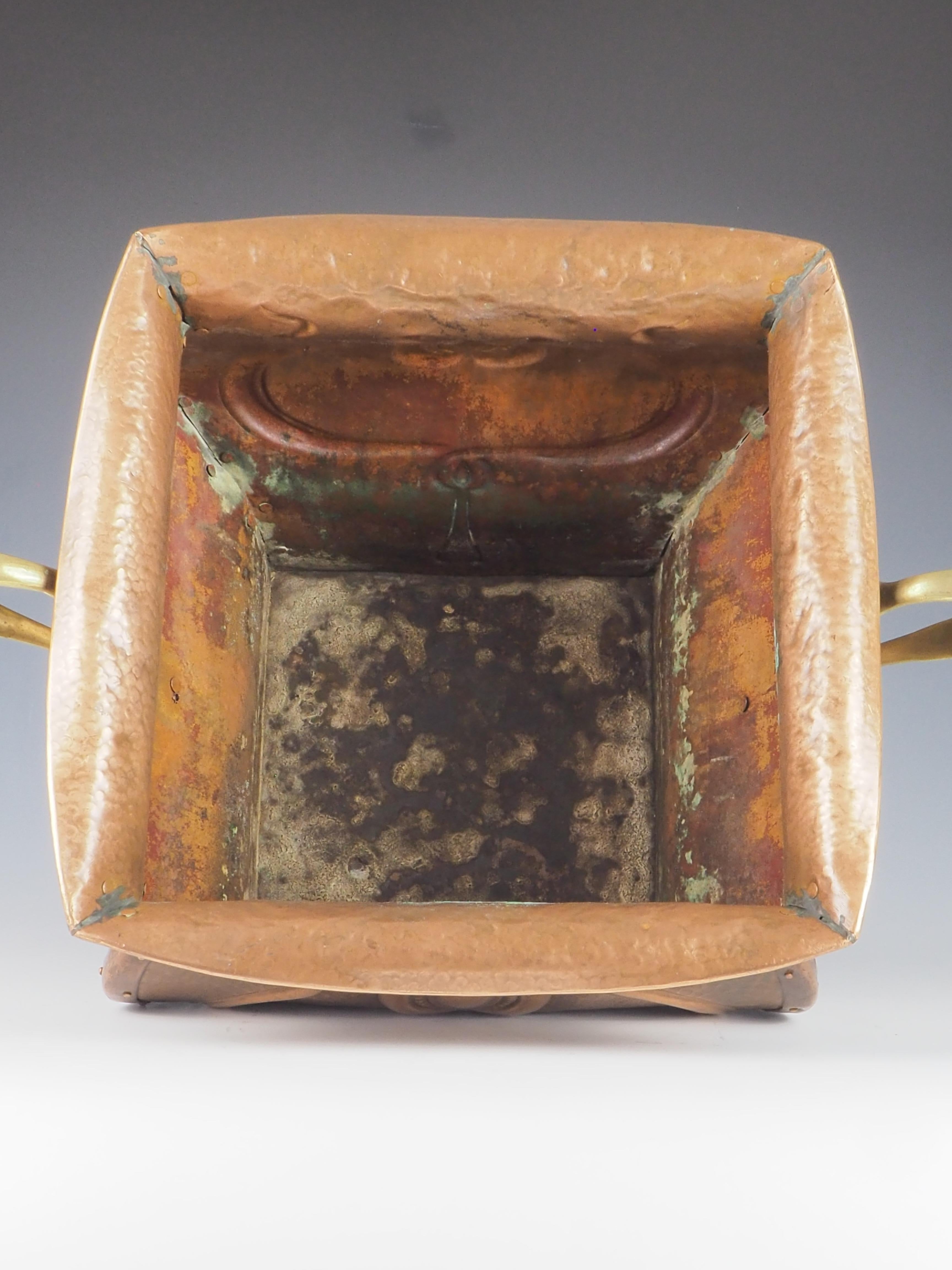 Art Nouveau Copper Planter / Jardinere / Fireside Bucket For Sale 8