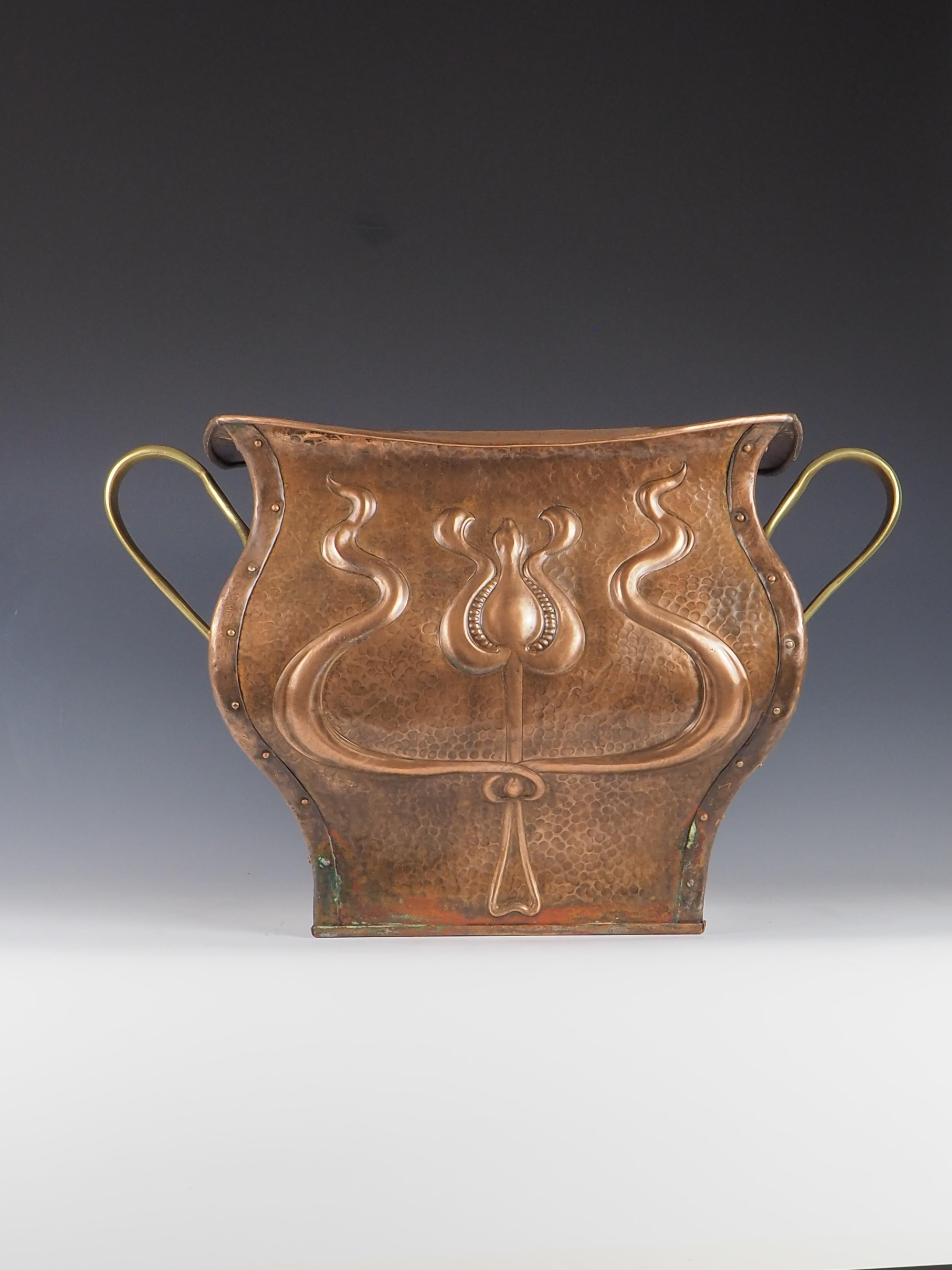 Art Nouveau Copper Planter / Jardinere / Fireside Bucket For Sale 1