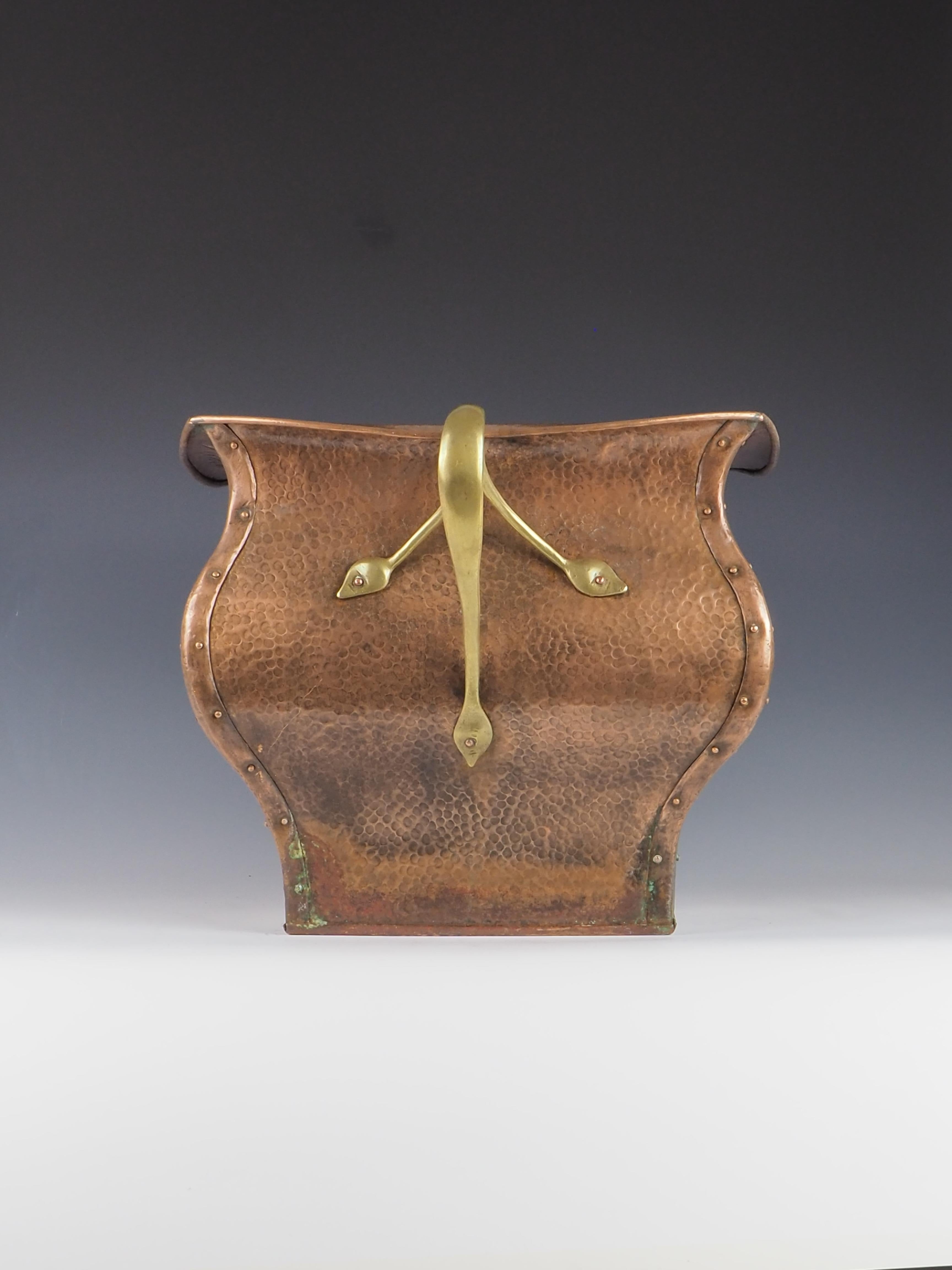 Art Nouveau Copper Planter / Jardinere / Fireside Bucket For Sale 2