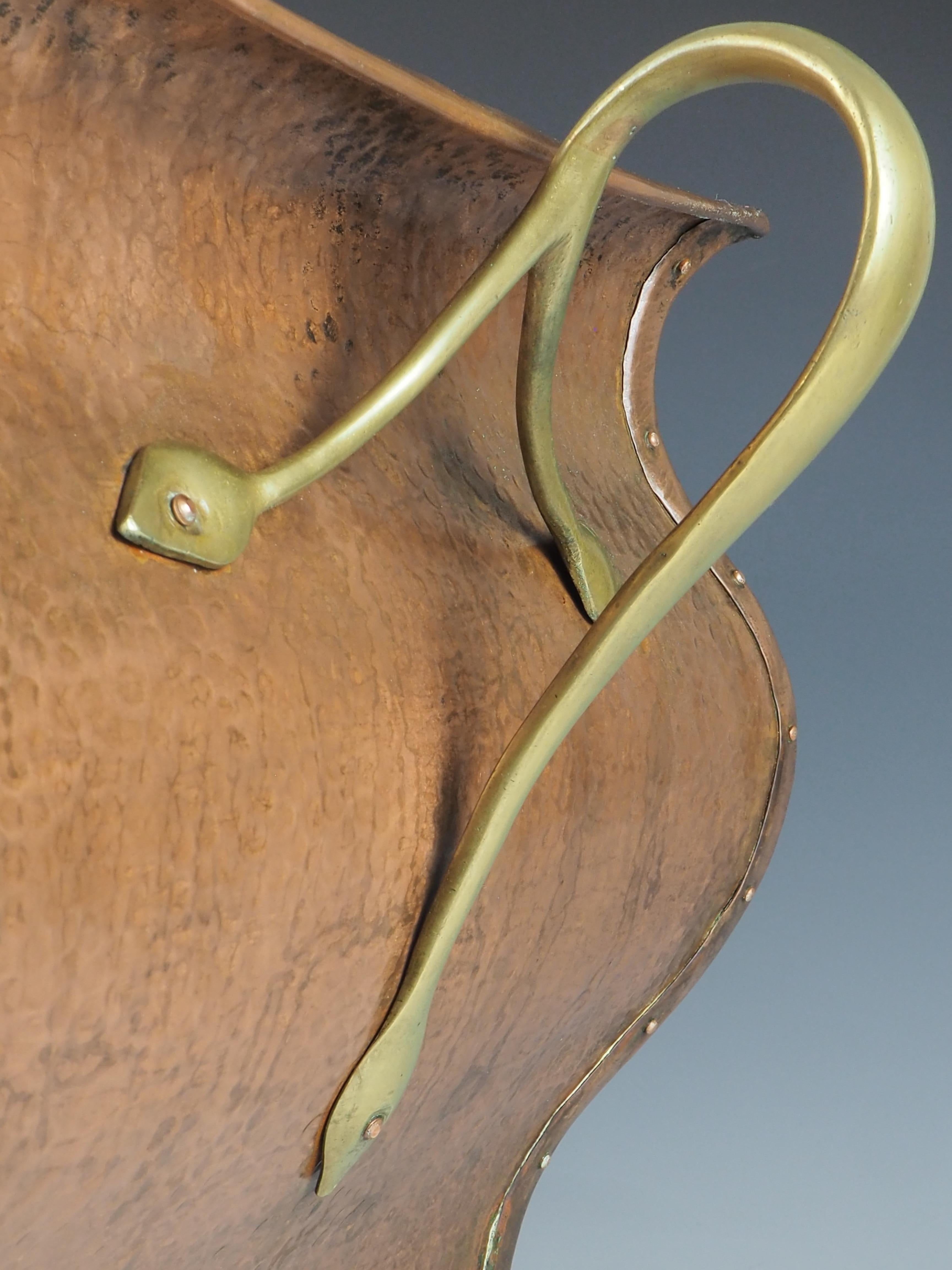 Art Nouveau Copper Planter / Jardinere / Fireside Bucket For Sale 5