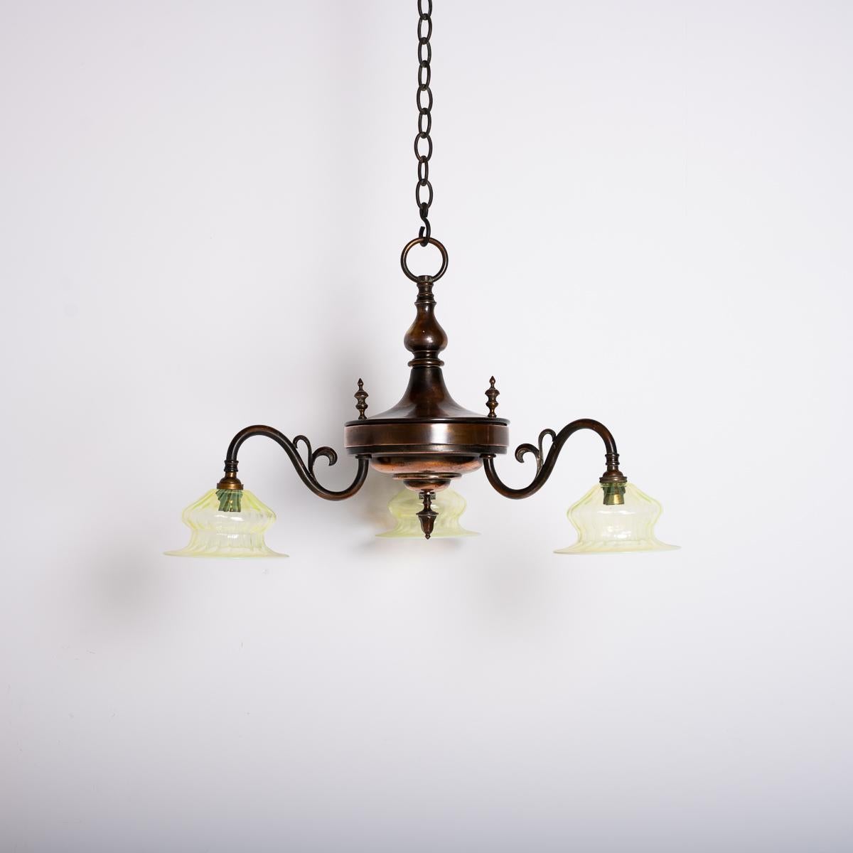 LARGE COPPER THREE-BRANCH CHANDELIER WITH ARTISAN VASELINE GLASS SHADES BY GEC

This large and beautifully presented three-arm copper chandelier, crafted by GEC (The General Electric Company Limited), showcases the elegance of Art Nouveau design.