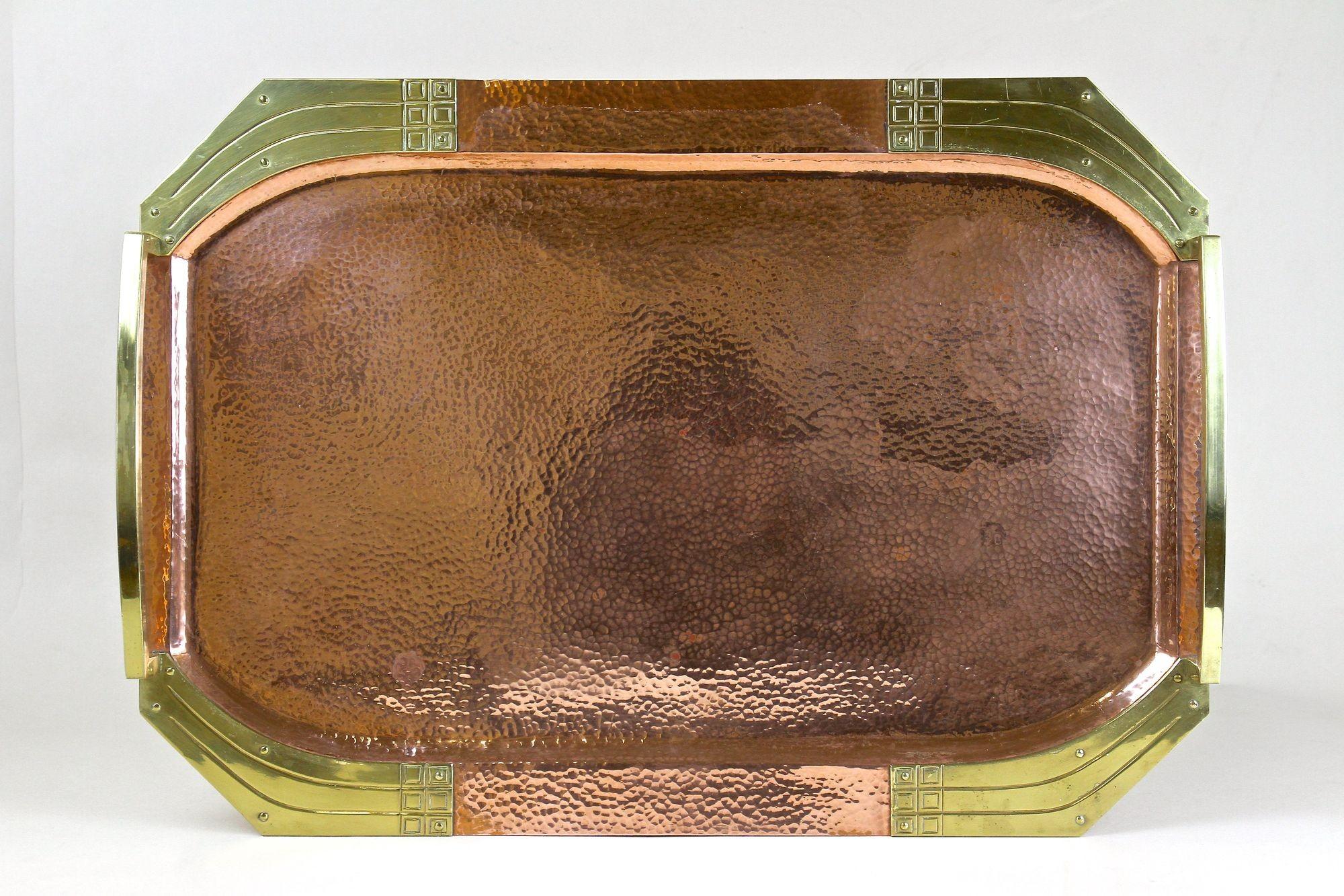 Art Nouveau Copper Tray with Gilt Brass Handles, Austria, circa 1900 For Sale 10
