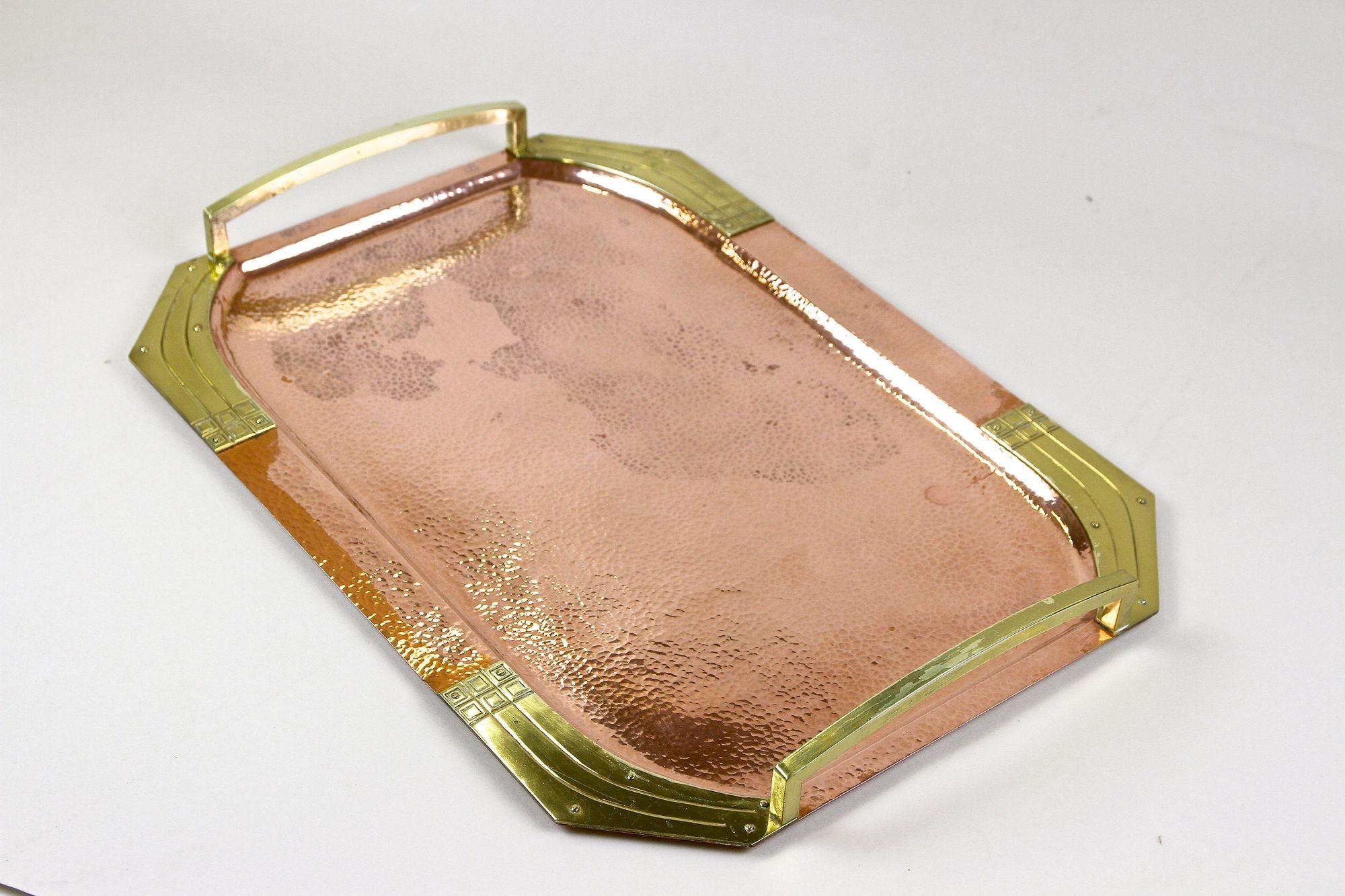 Art Nouveau Copper Tray with Gilt Brass Handles, Austria, circa 1900 For Sale 14