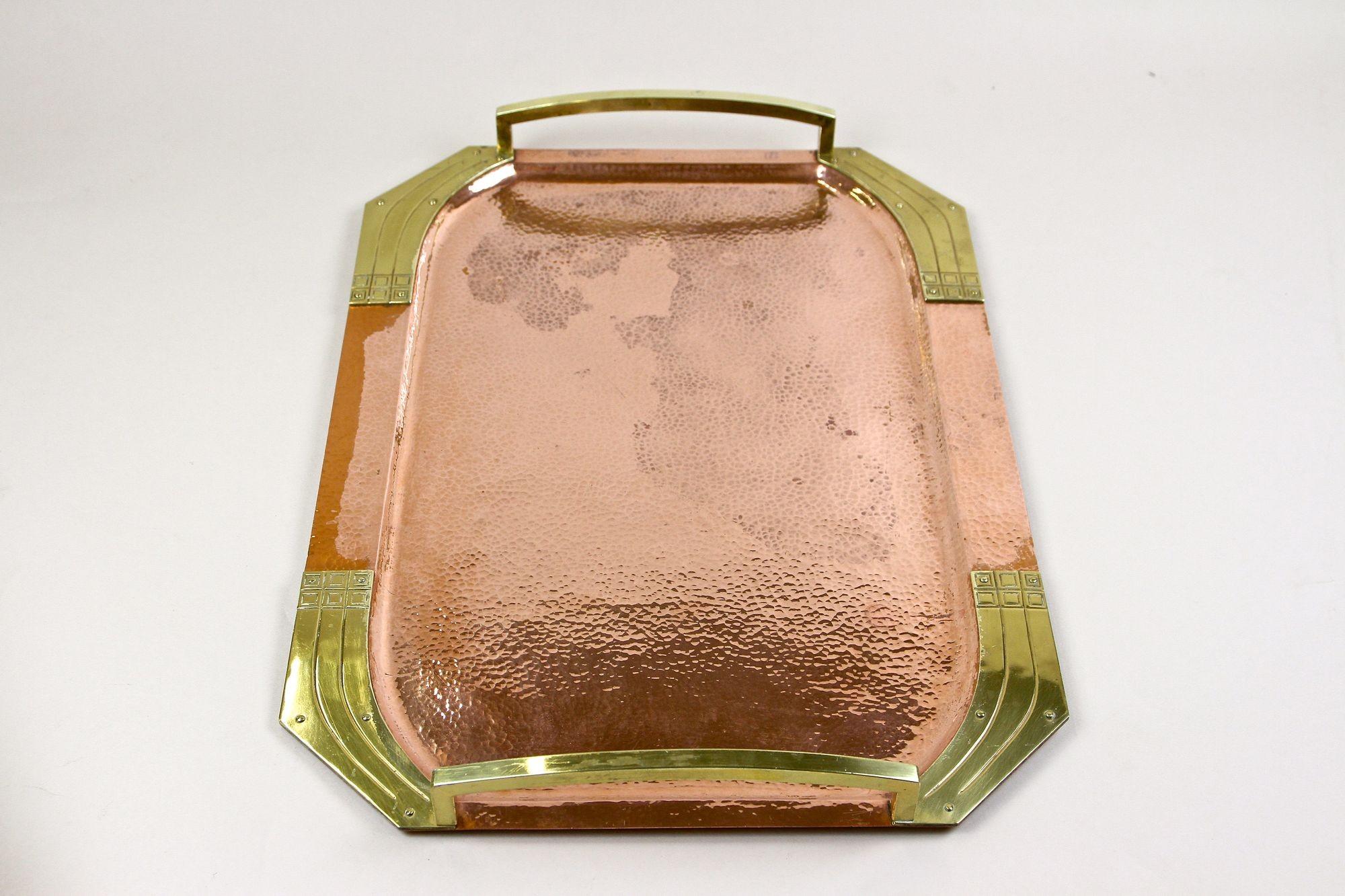 20th Century Art Nouveau Copper Tray with Gilt Brass Handles, Austria, circa 1900 For Sale