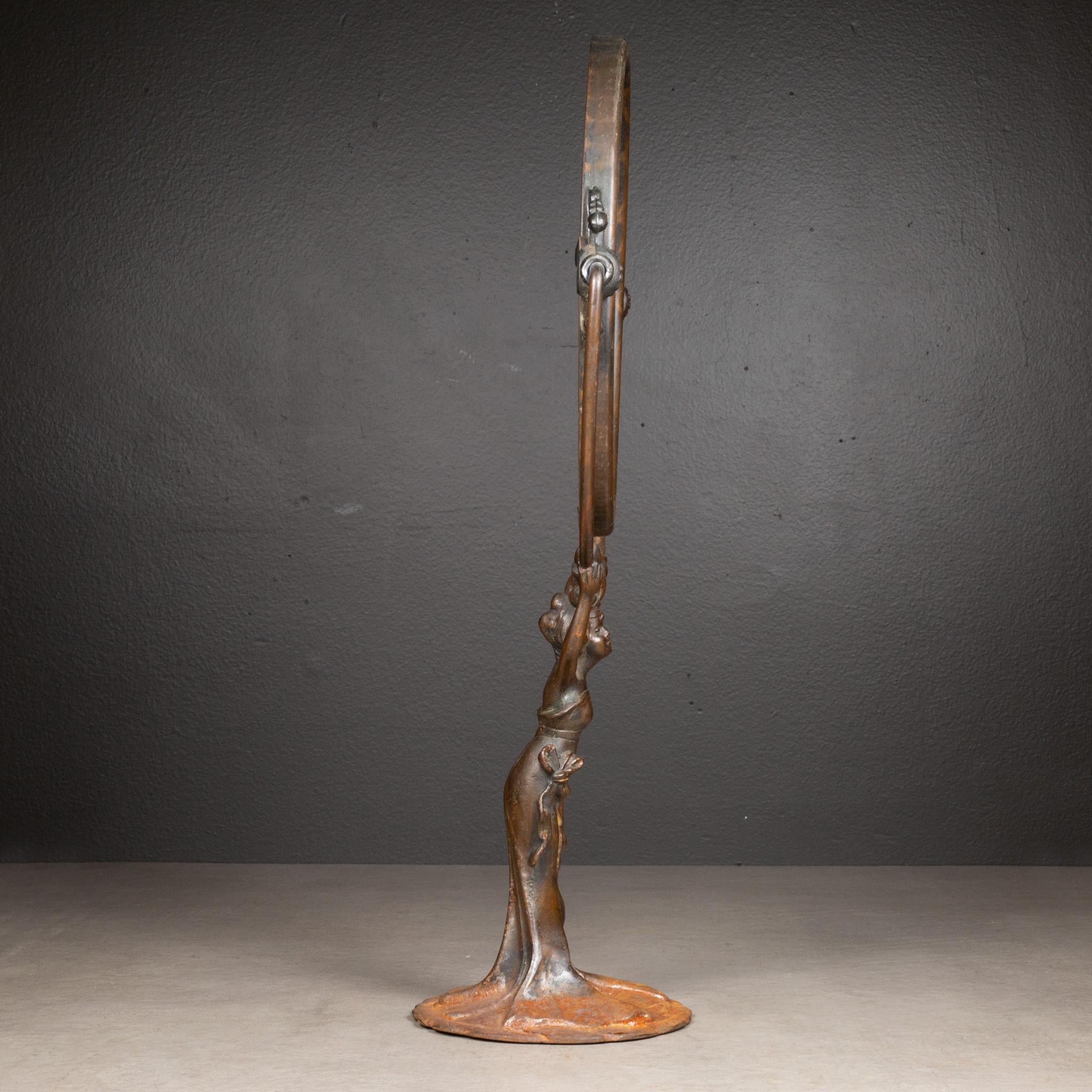 Specchio da toilette in rame in stile Art Nouveau, 1920 ca. In condizioni buone in vendita a San Francisco, CA