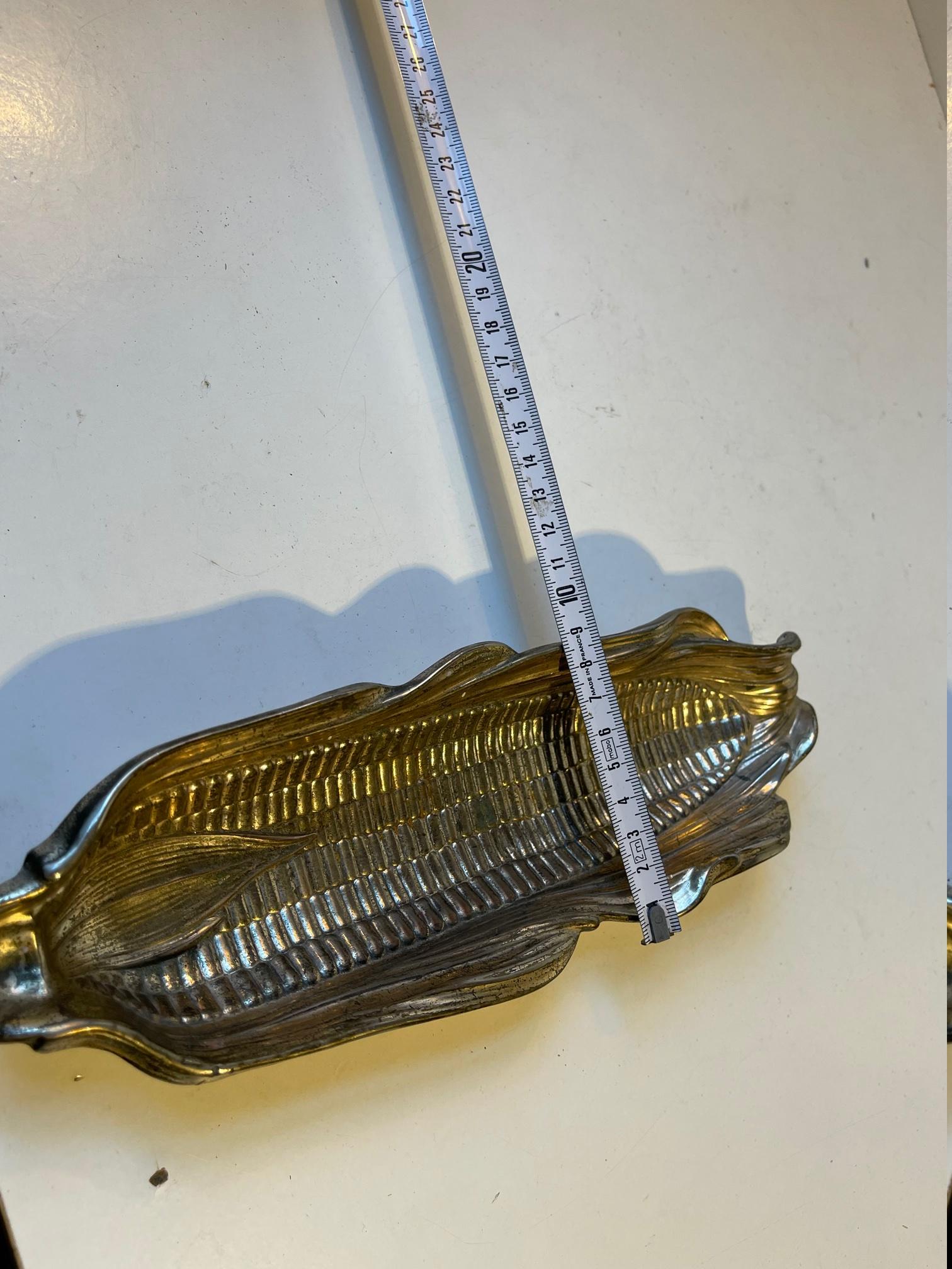 Inizio XX secolo Piatto in metallo a forma di pannocchia in stile liberty, anni '20 in vendita