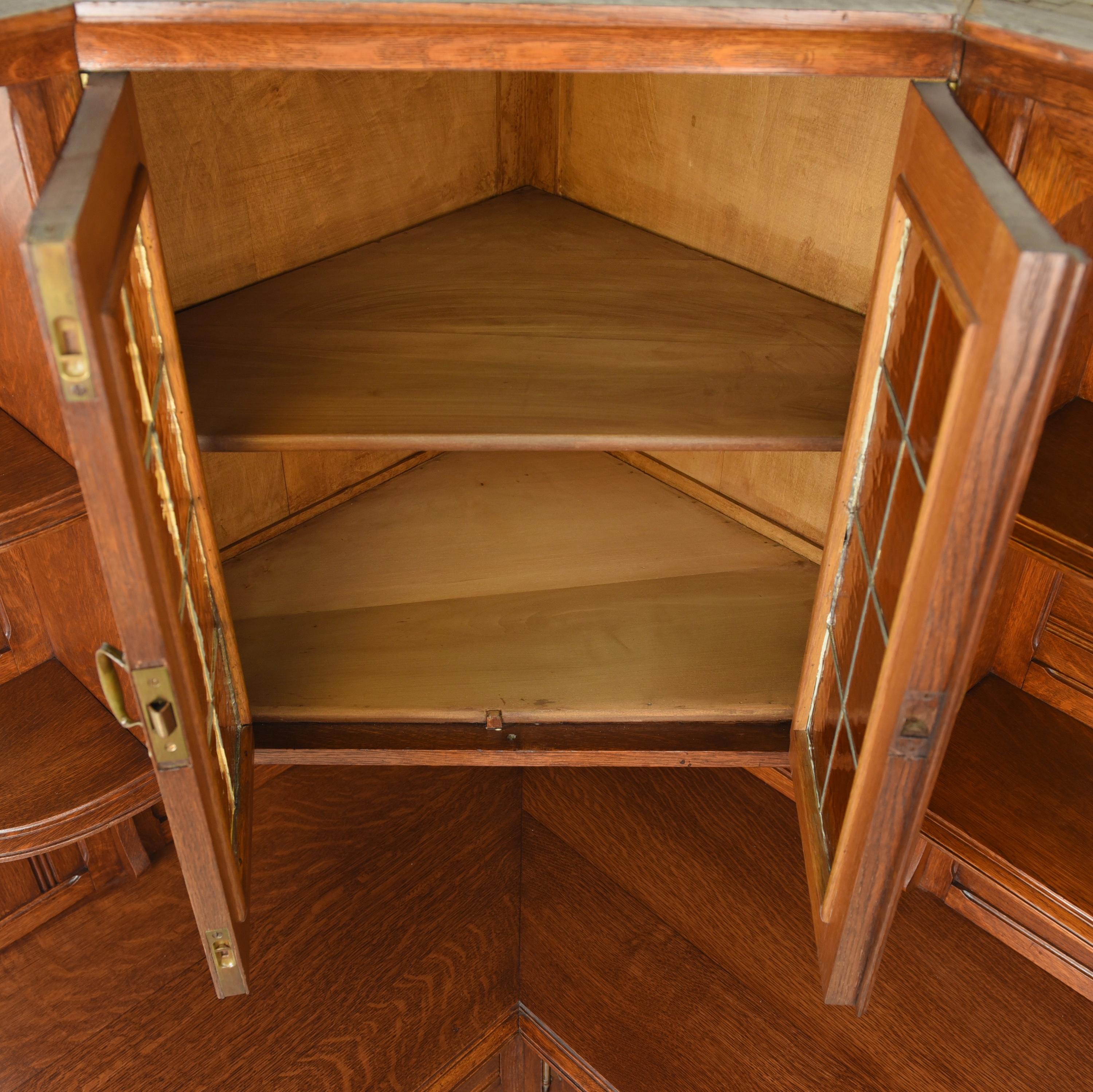 Belgian Art Nouveau Corner Cabinet with Bench in Oak by Albert Dumont, 1915 For Sale