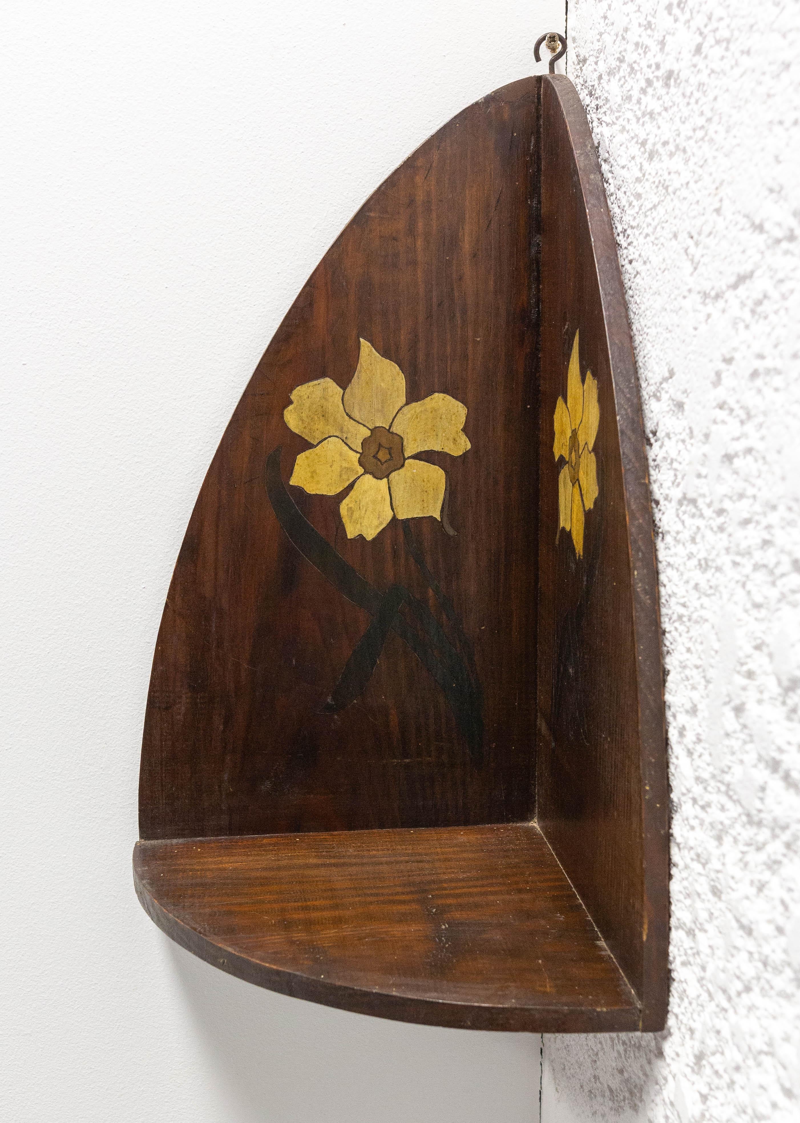 Art Nouveau Corner Shelf with Painted Flowers, French, circa 1920 In Good Condition For Sale In Labrit, Landes