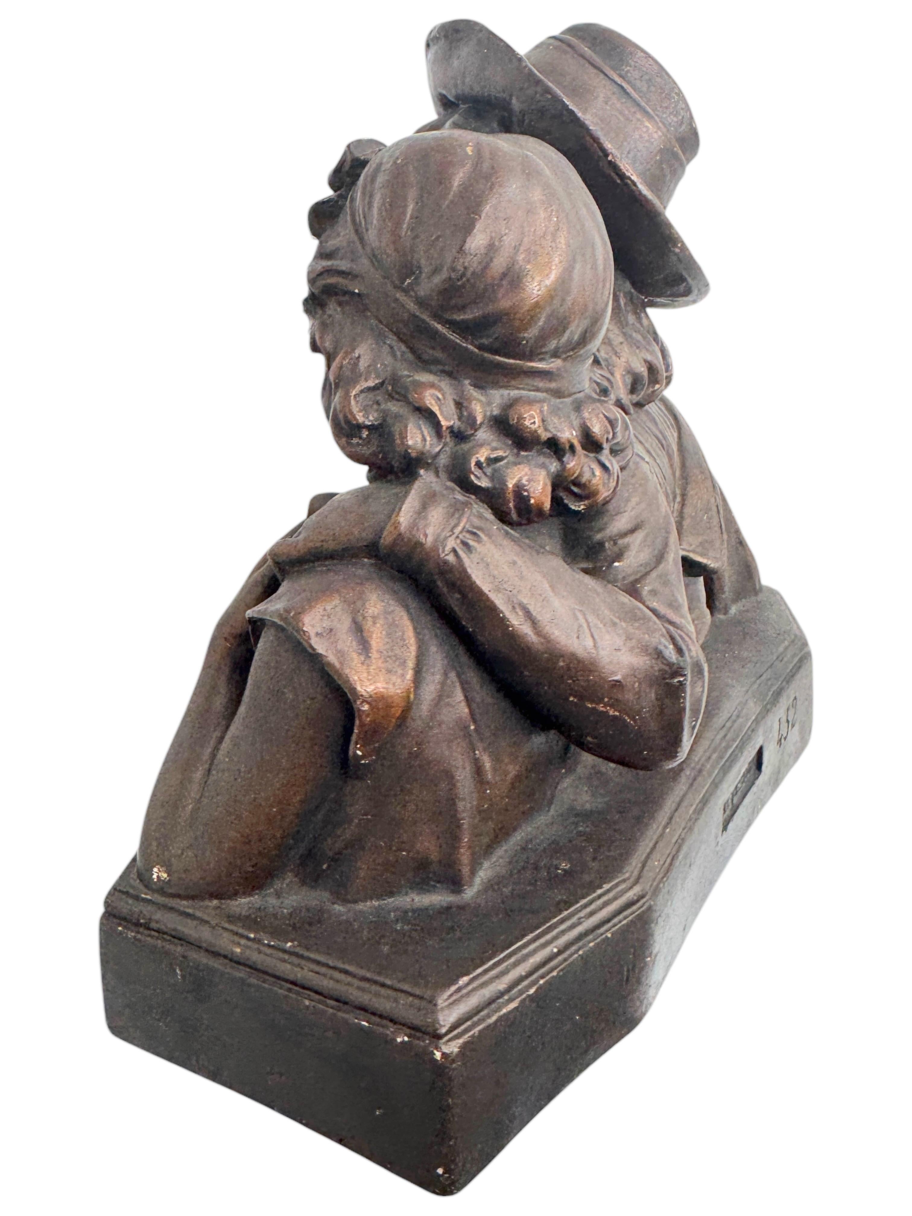 Beau buste de couple en plâtre Art Nouveau. Peint à la main en couleur bronze pour donner l'impression d'une vraie figure en bronze, ce buste a beaucoup de patine. Une belle addition dans chaque salle de séjour. Nous croyons que ce buste  représente