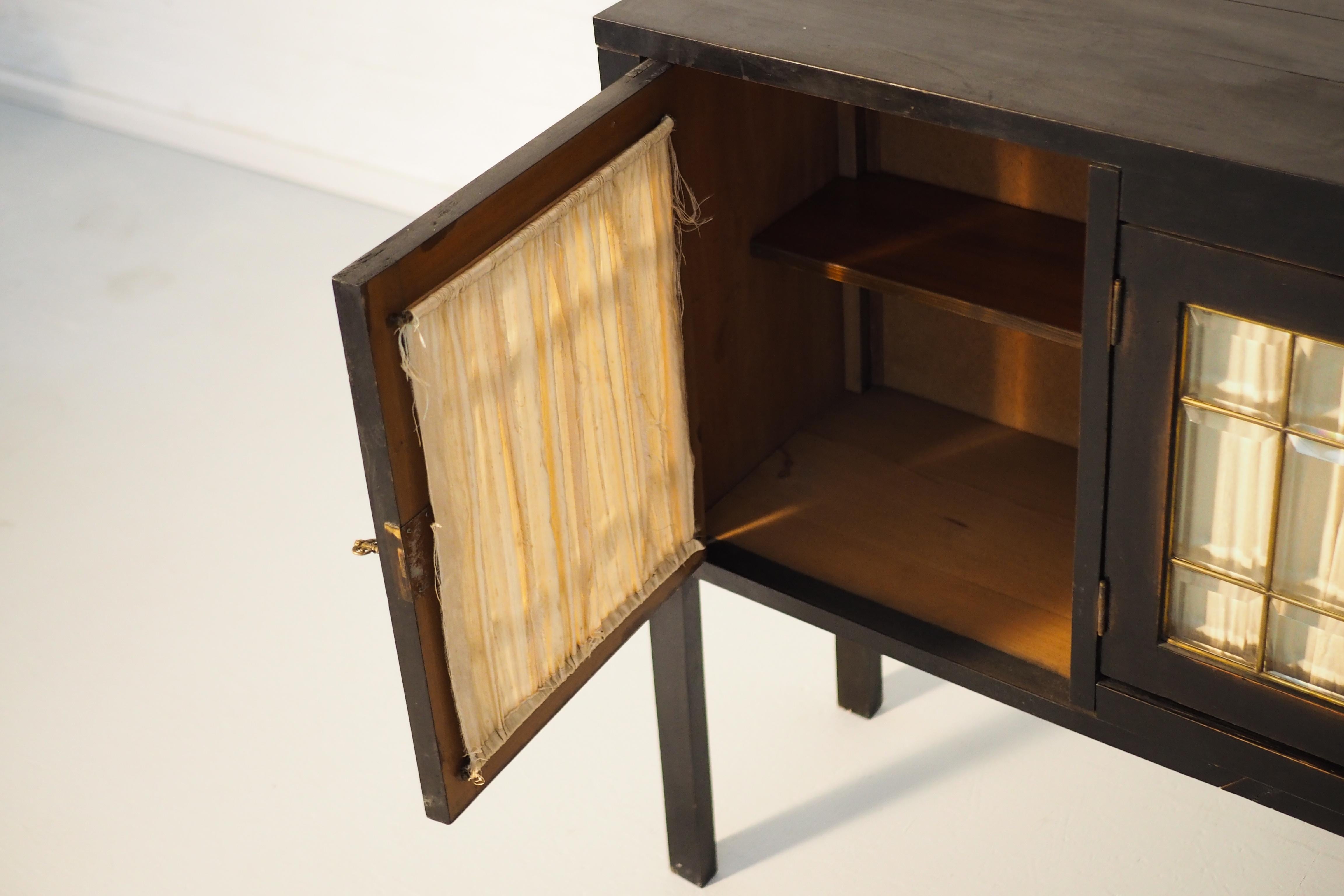 Credenza Art Nouveau con dettagli in ottone in vendita 4