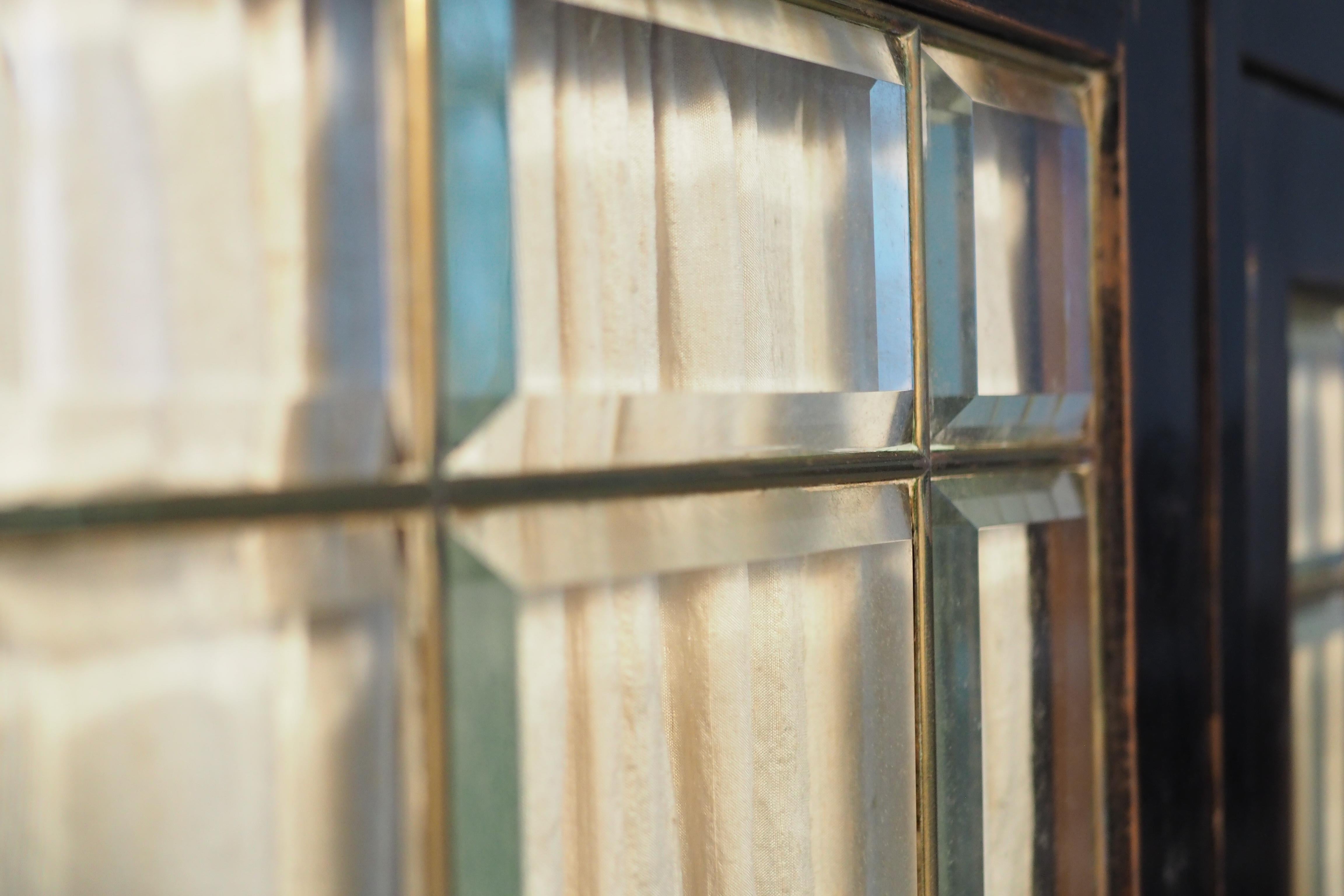 Austriaco Credenza Art Nouveau con dettagli in ottone in vendita