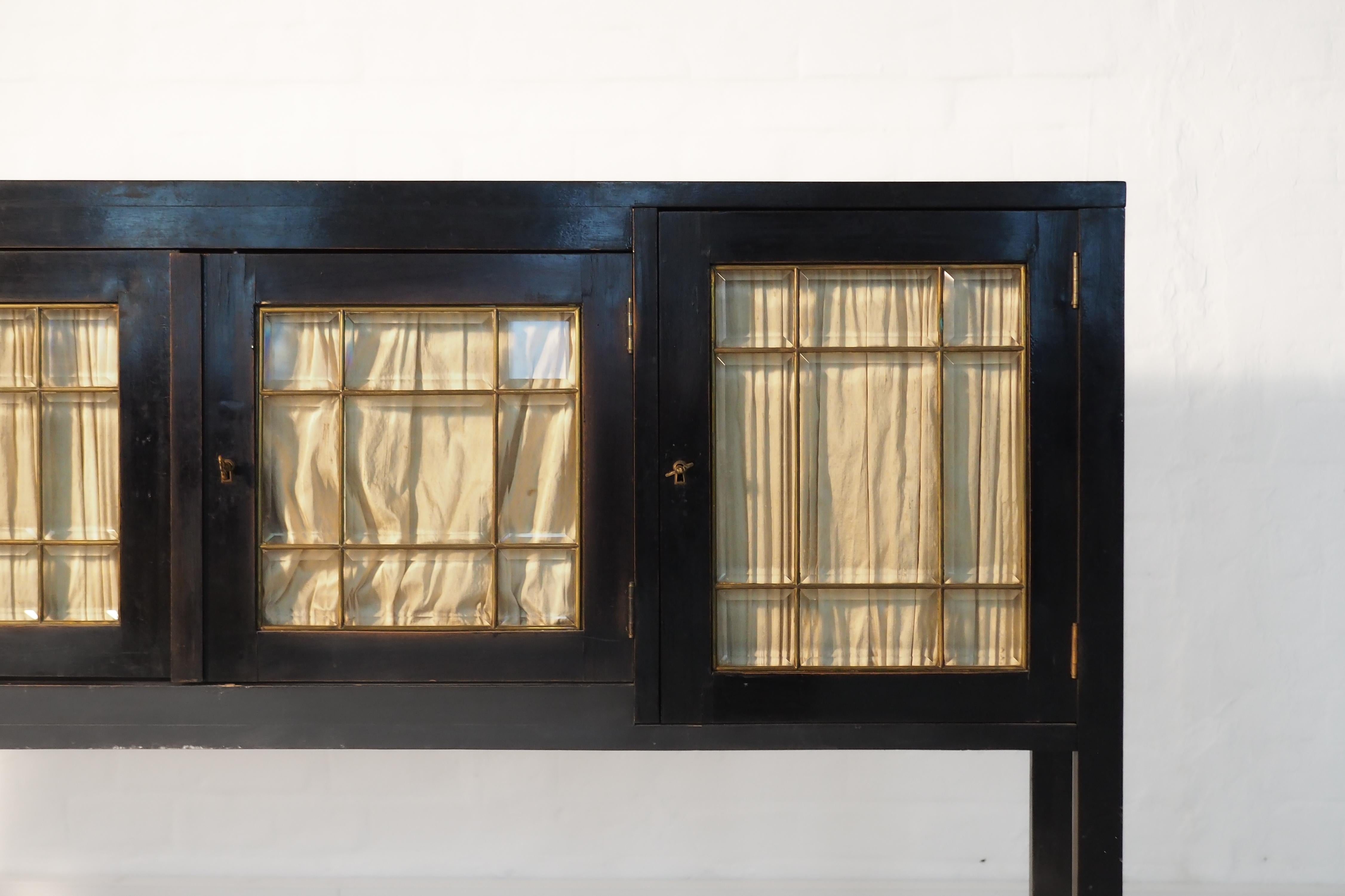 Credenza Art Nouveau con dettagli in ottone in vendita 1