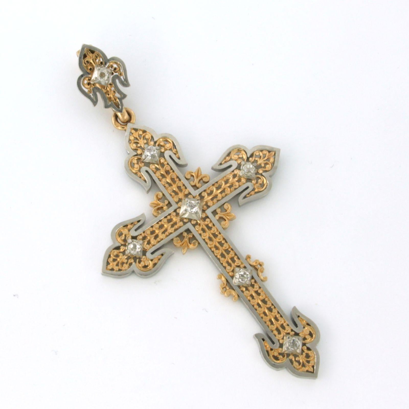 Pendentif en or bicolore 18 kt serti de diamants taille ancienne tot. 0,40 ct - F/G - VS-SI

description détaillée

la taille du pendentif est de 7,5 cm sur 4,0 cm de large

poids 15,6 grammes

mettre avec

- 7 x 2,3 mm diamant taille ancienne,