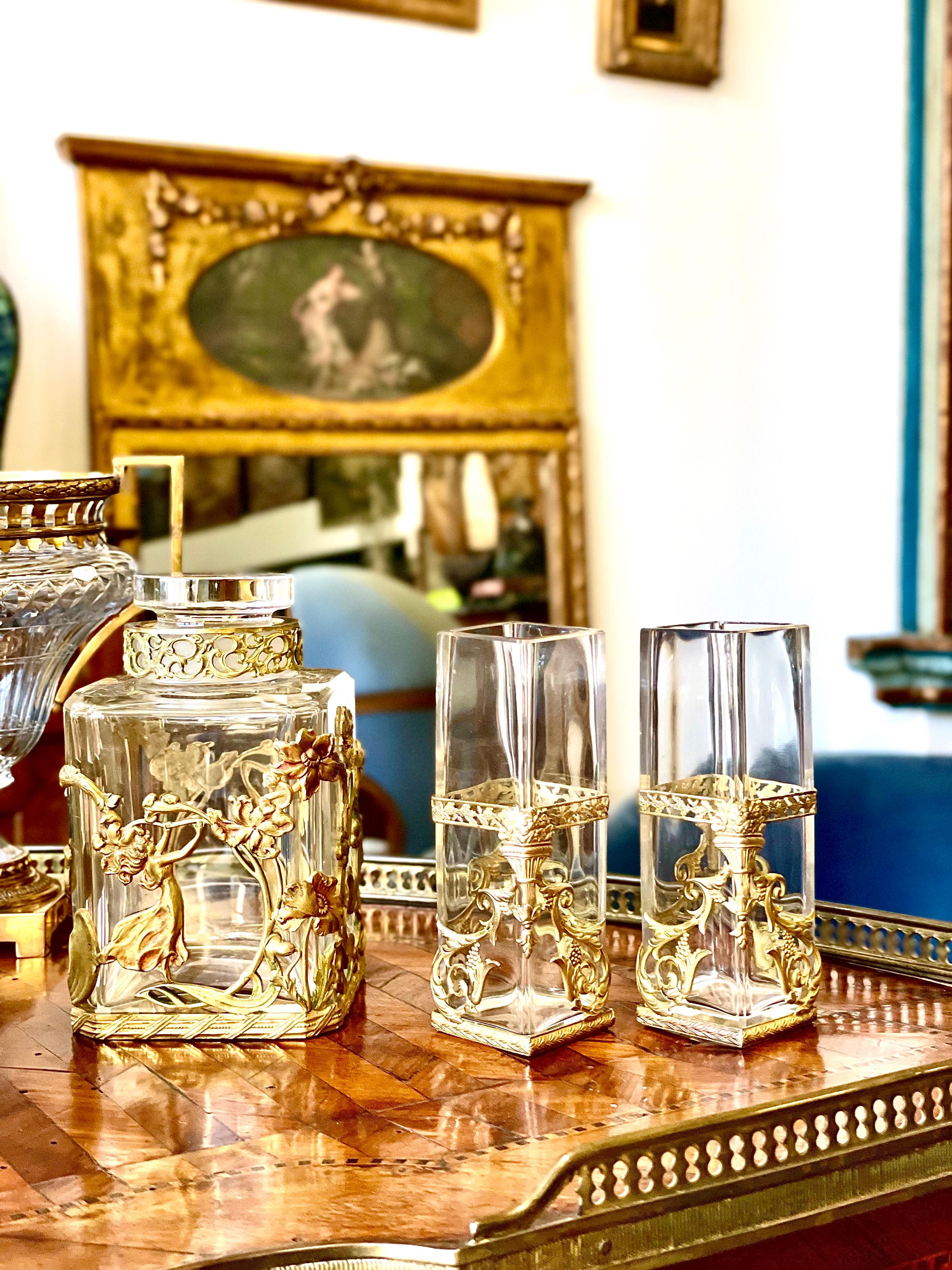 Jugendstilflasche aus Kristall und vergoldetem Messing mit Stopper aus dem 19. Jahrhundert im Zustand „Gut“ im Angebot in LA CIOTAT, FR