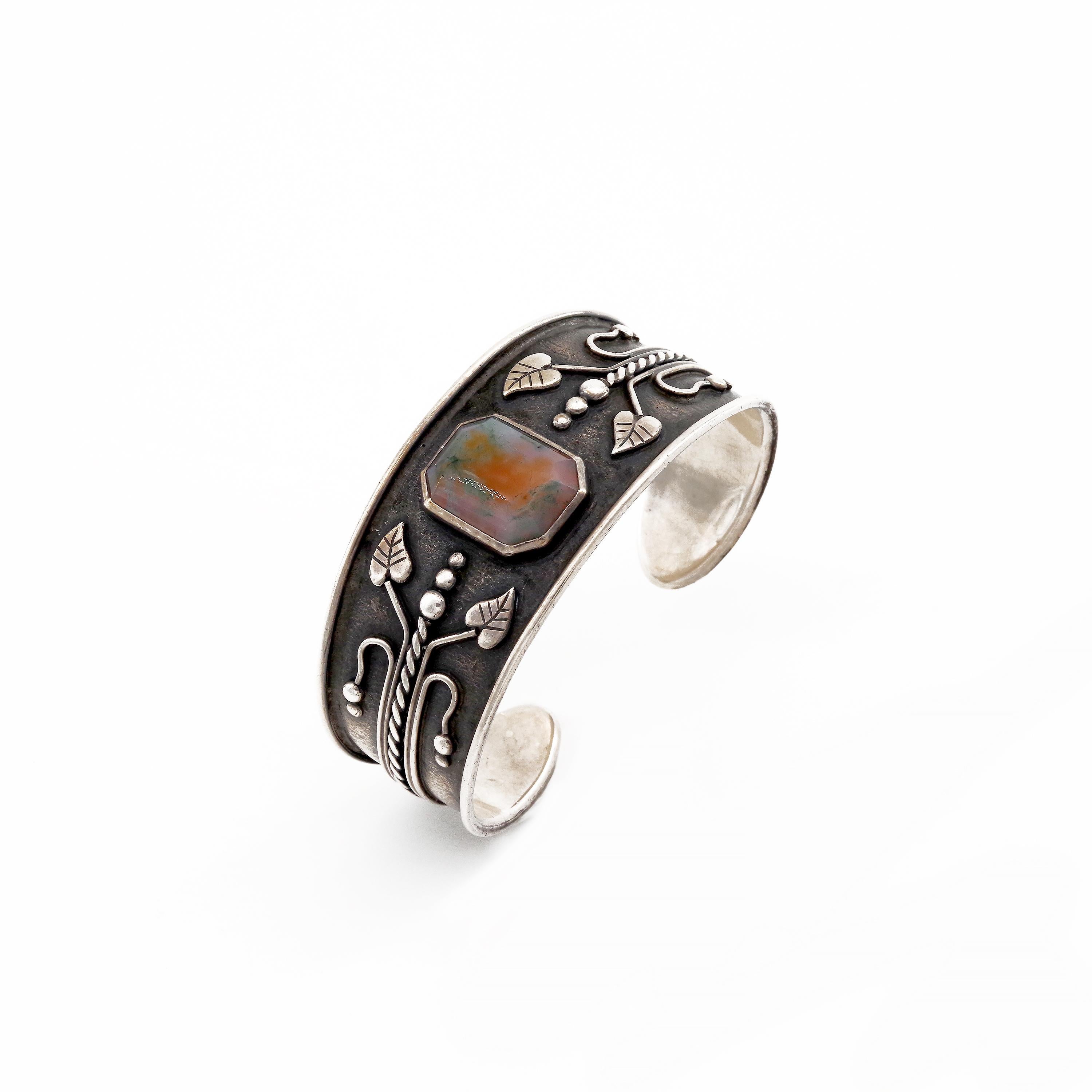 Art Nouveau Cuff Bracelet with Agate in Sterling from Europe In Good Condition In Southbury, CT